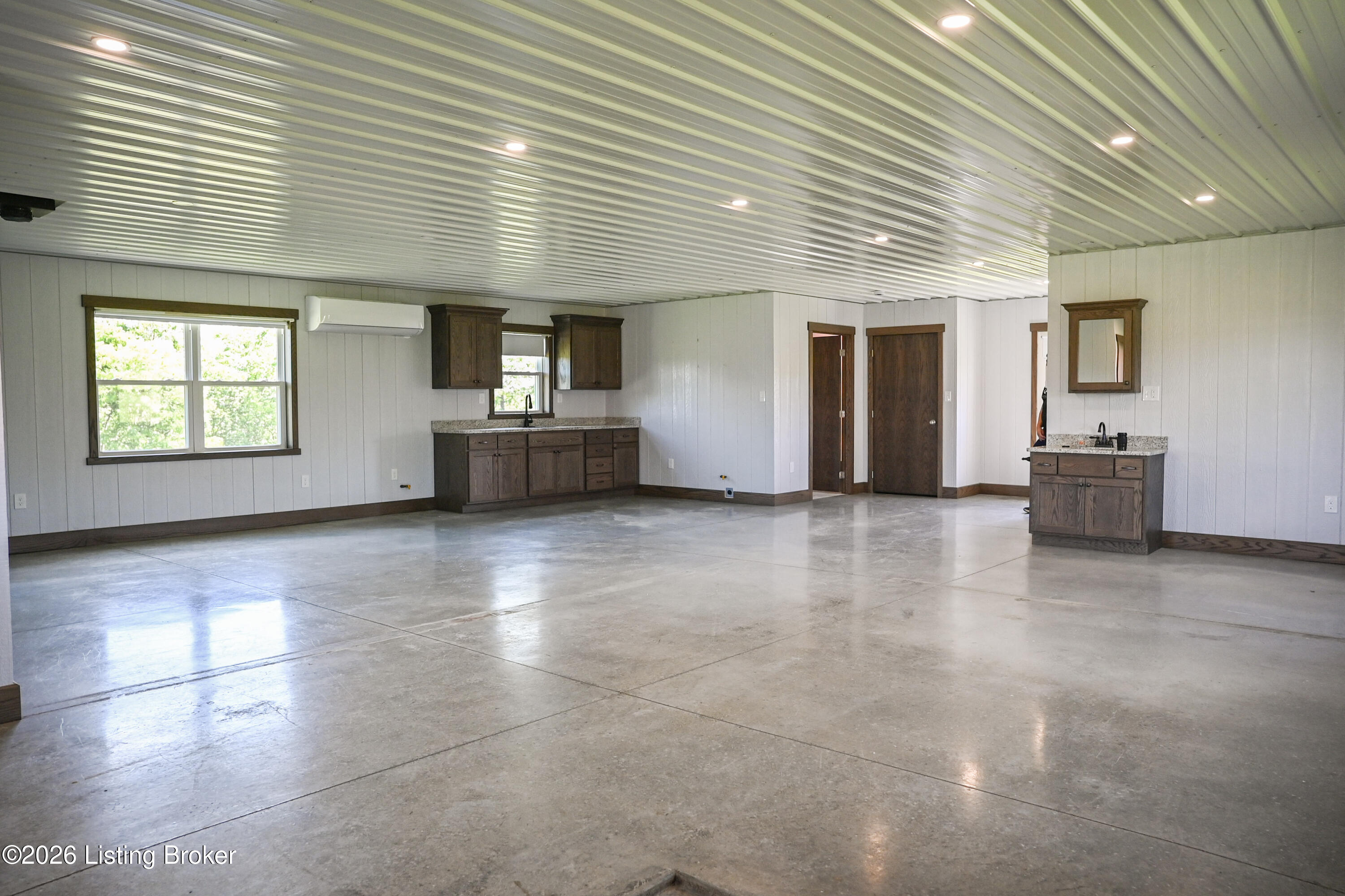 904 Lawrenceburg Rd Property Photo 3