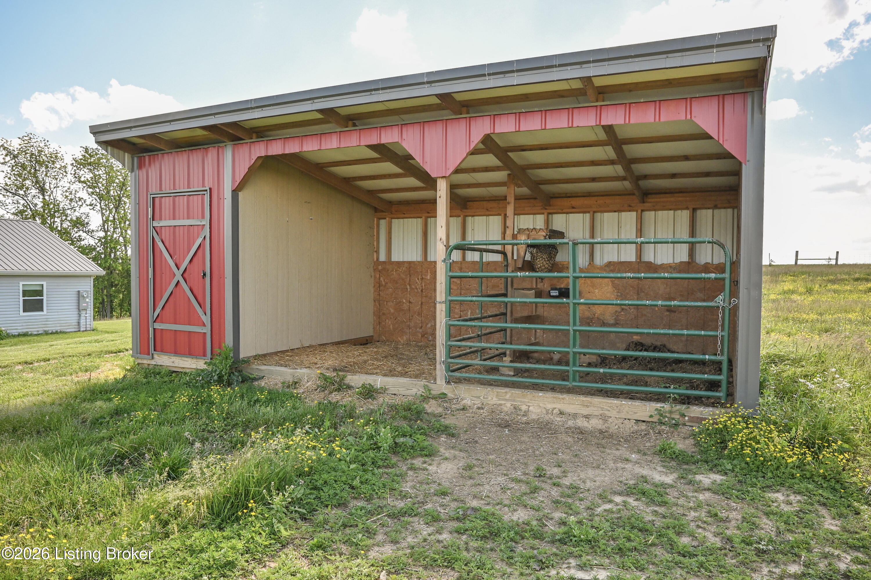 904 Lawrenceburg Rd Property Photo 12