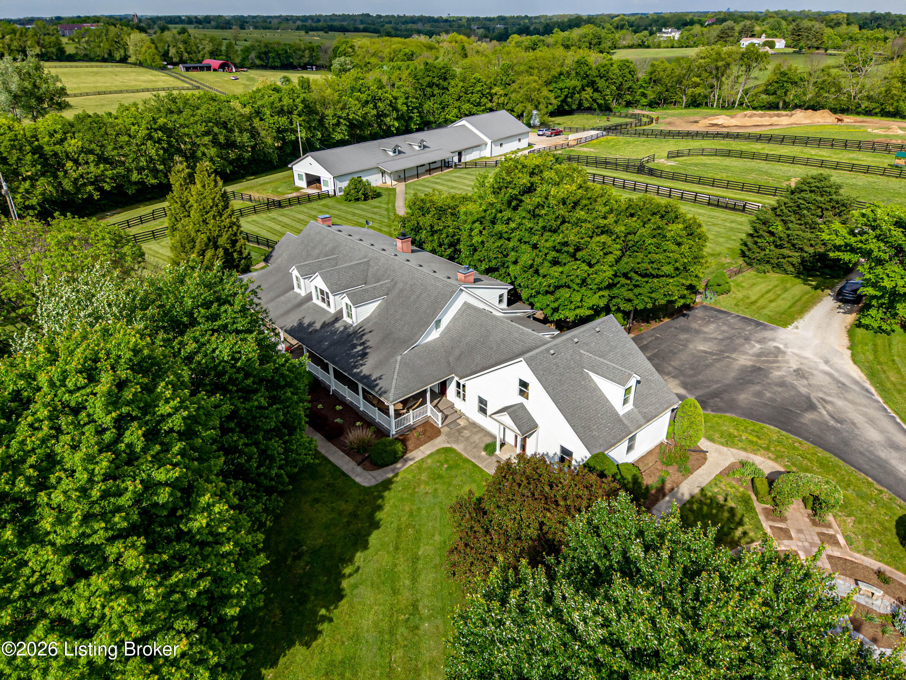 1460 Shannon Run Rd Property Photo 2
