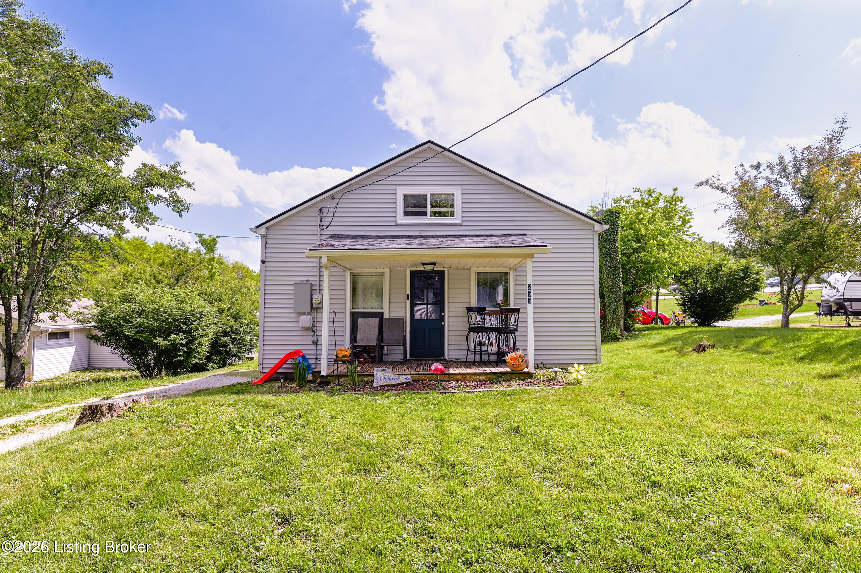 255 E Cross Main St Property Photo 1