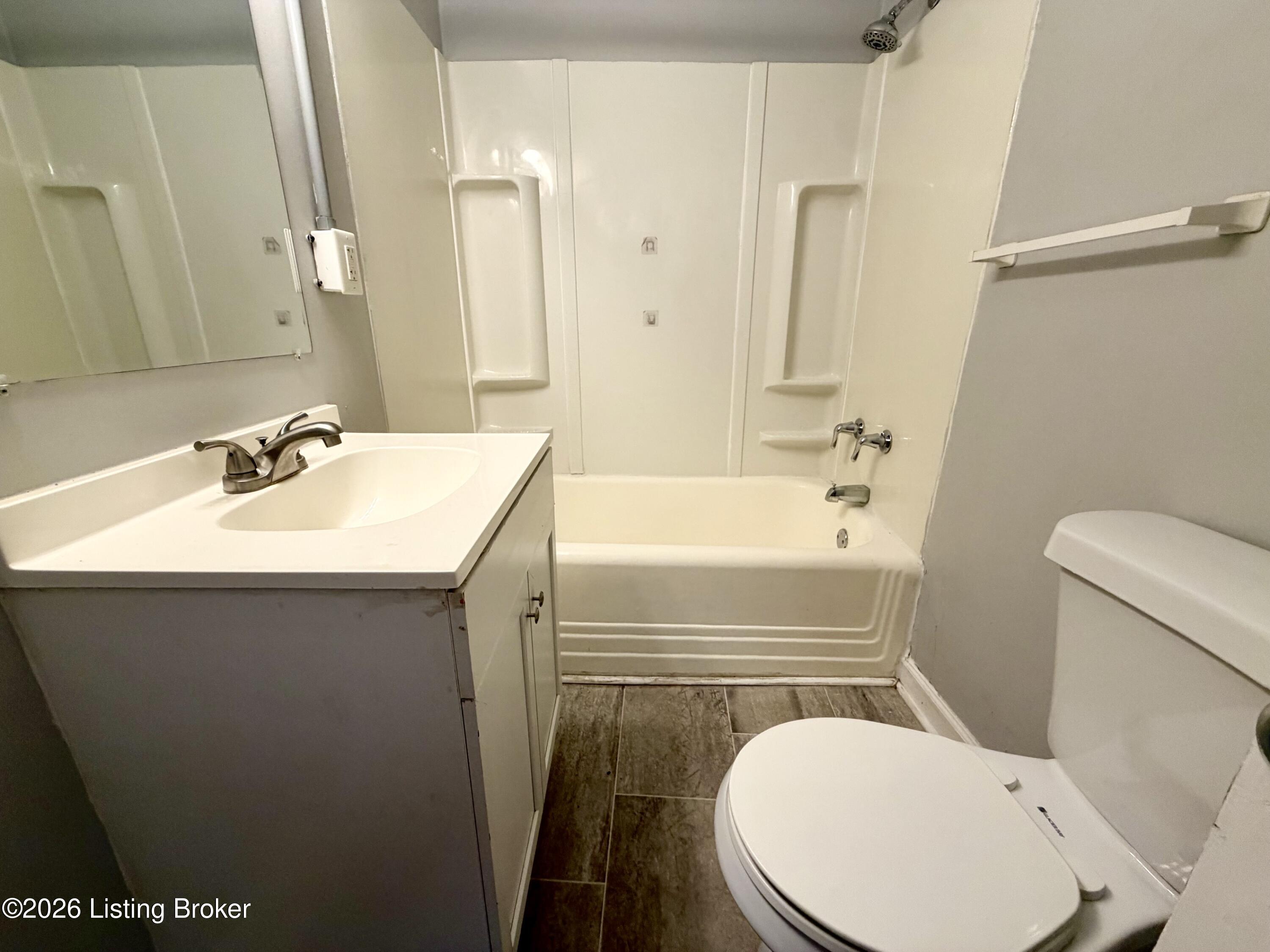121 E 14th St 4 Property Photo 5