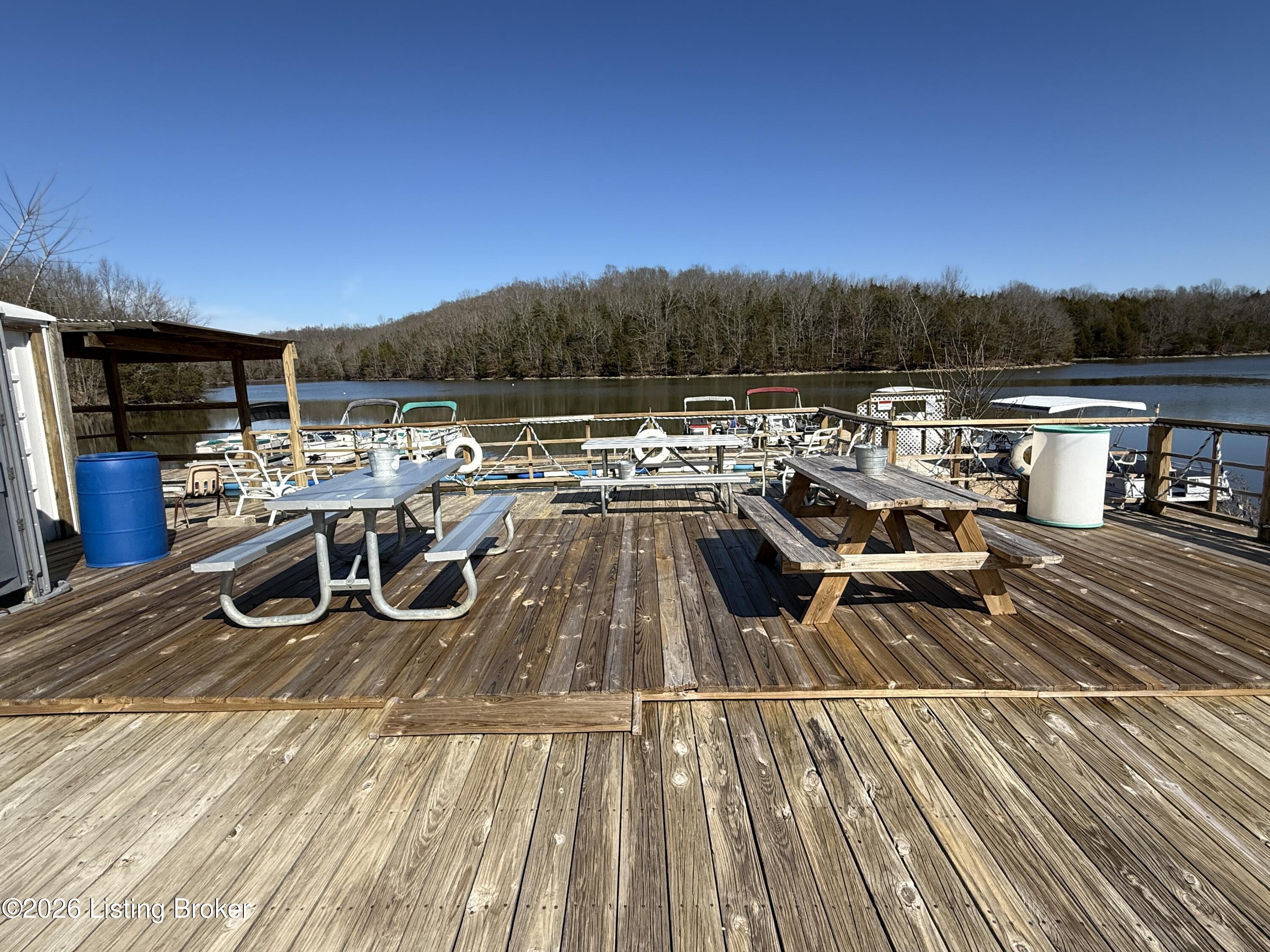 7 Landings Ct Property Photo 8
