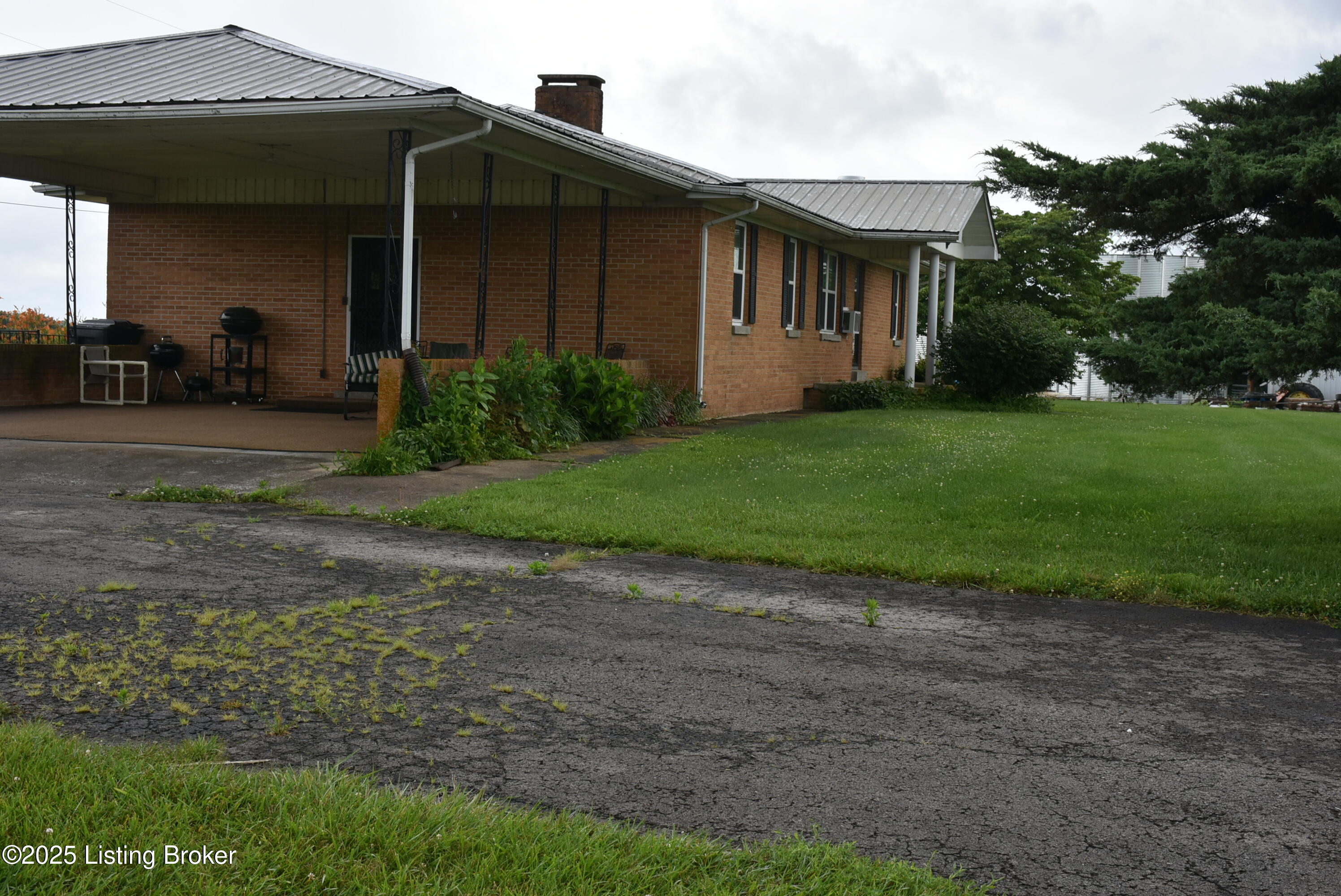 2805 Columbia Rd Property Photo 14