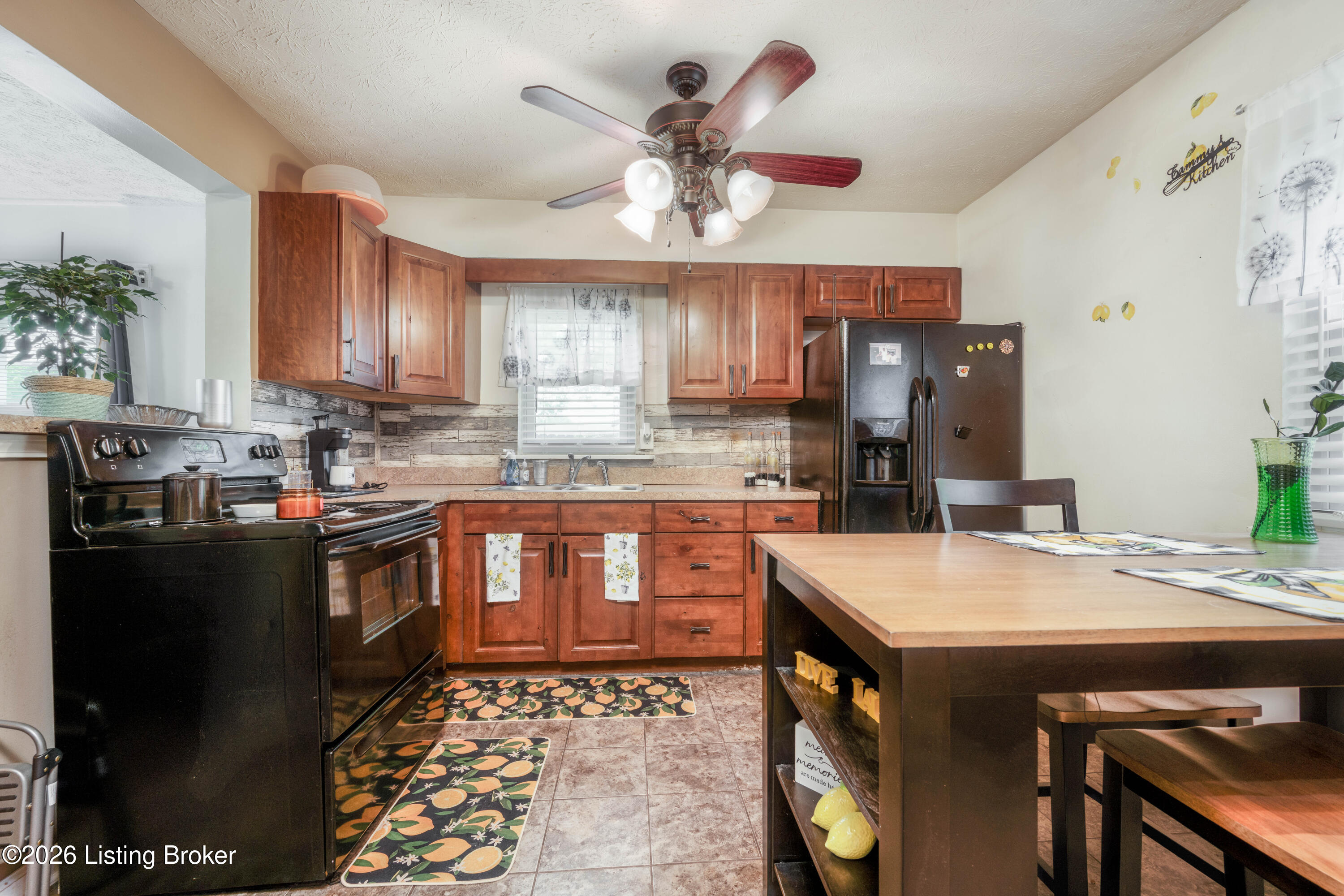 4618 Grandview Dr Property Photo 8