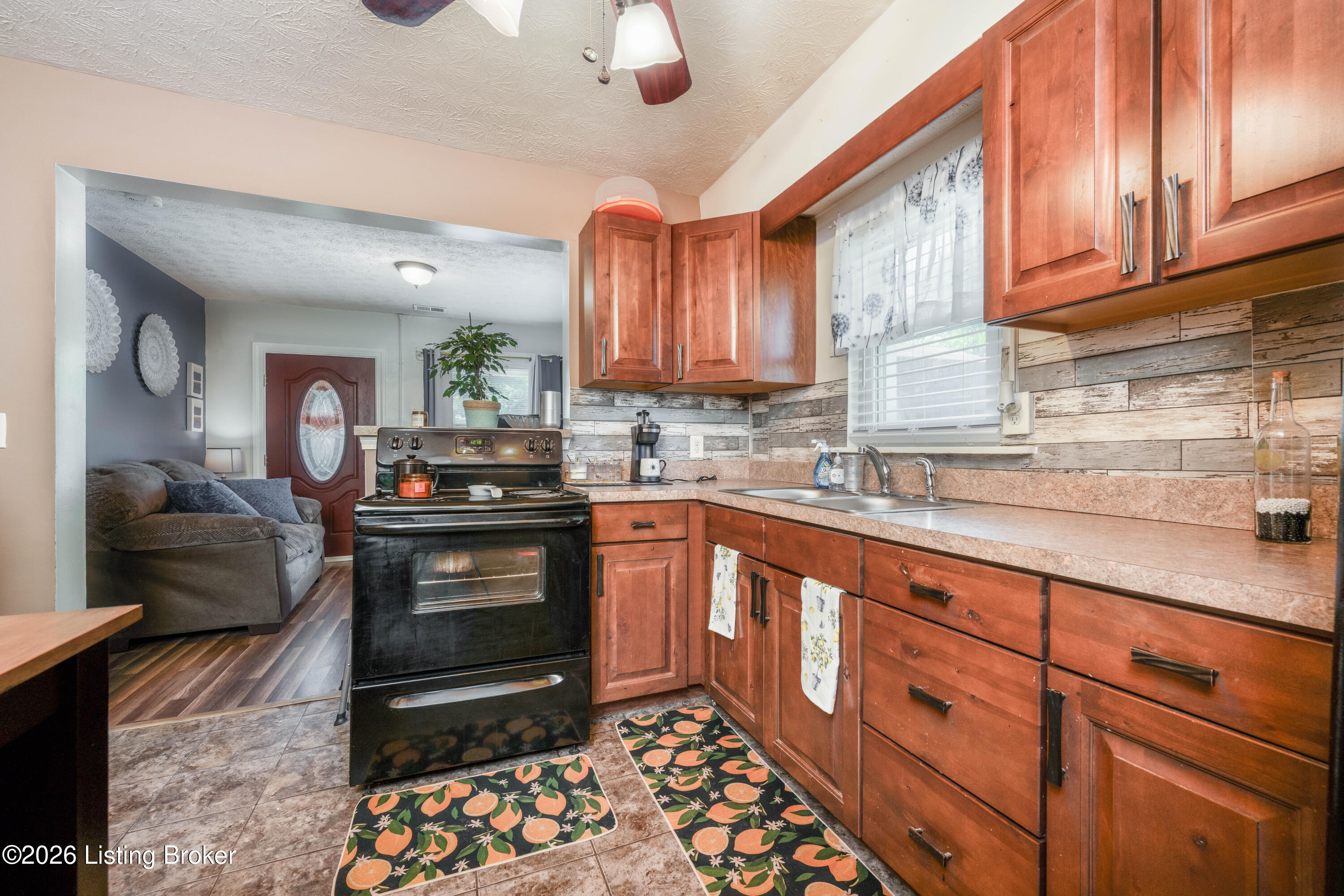 4618 Grandview Dr Property Photo 9