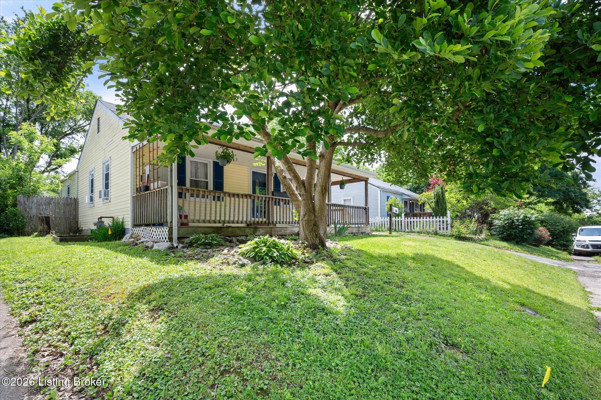 513 Village Dr Property Photo 4