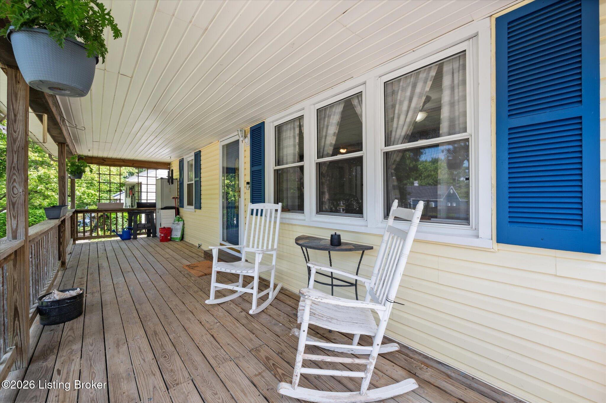 513 Village Dr Property Photo 6