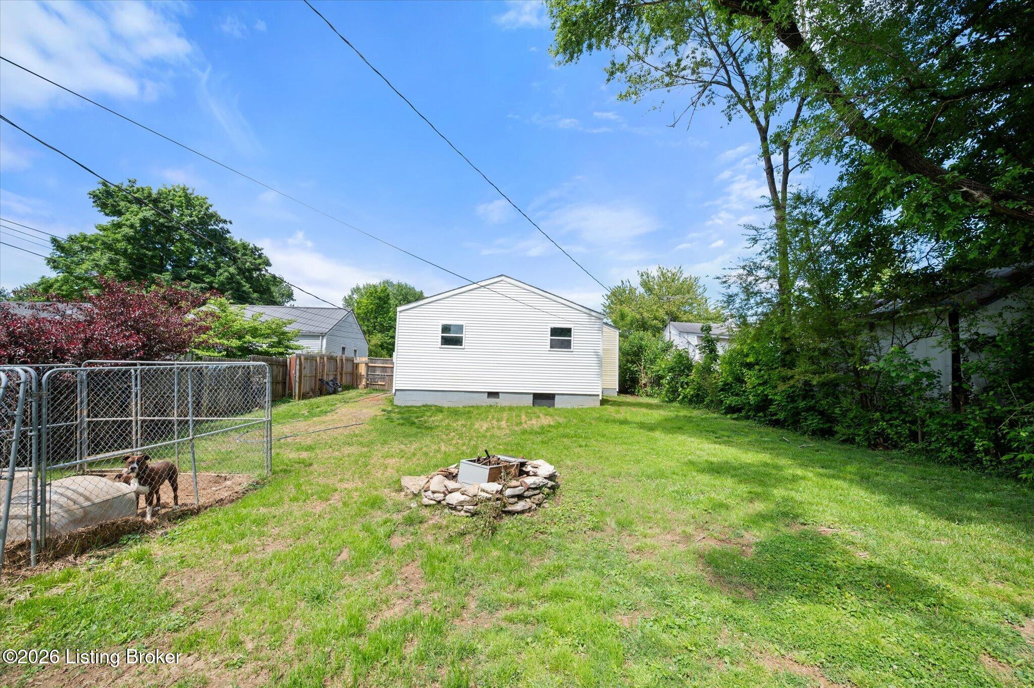 513 Village Dr Property Photo 25