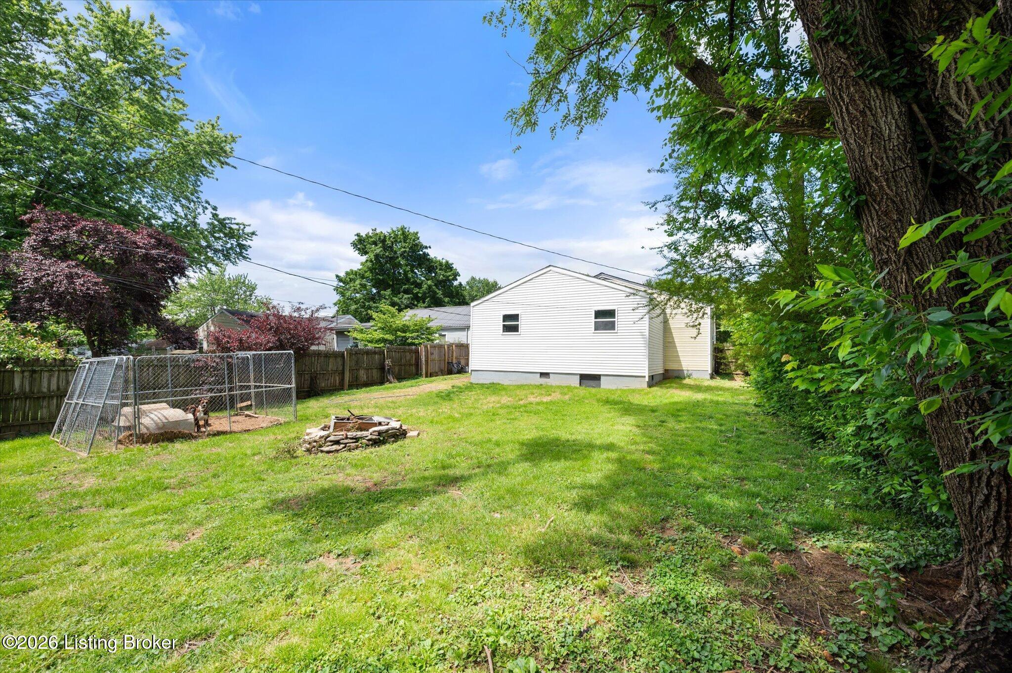513 Village Dr Property Photo 26