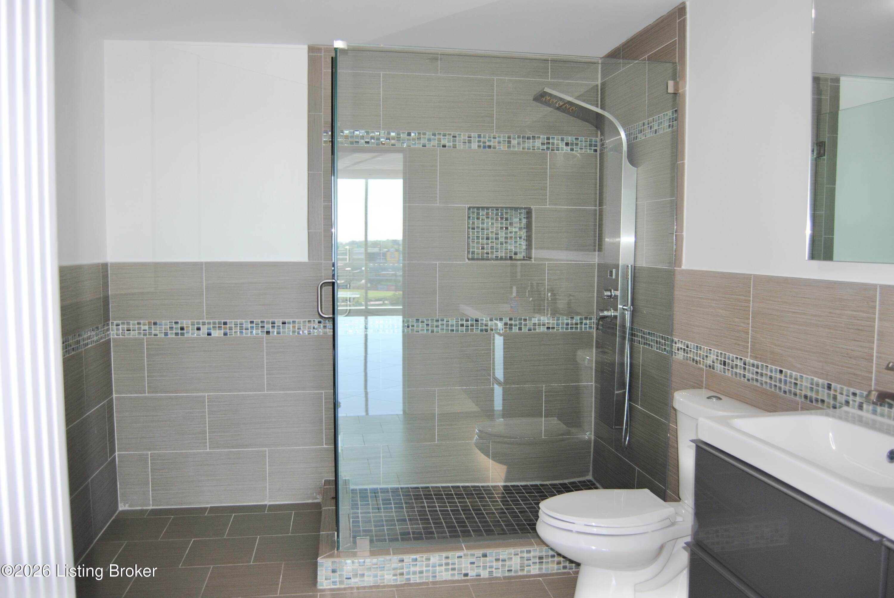 222 E Witherspoon St 603 Property Photo 34