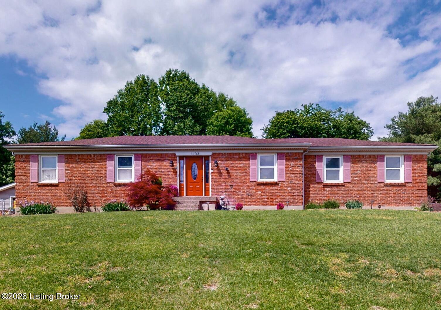 1103 Cliffwood Dr Property Photo 1