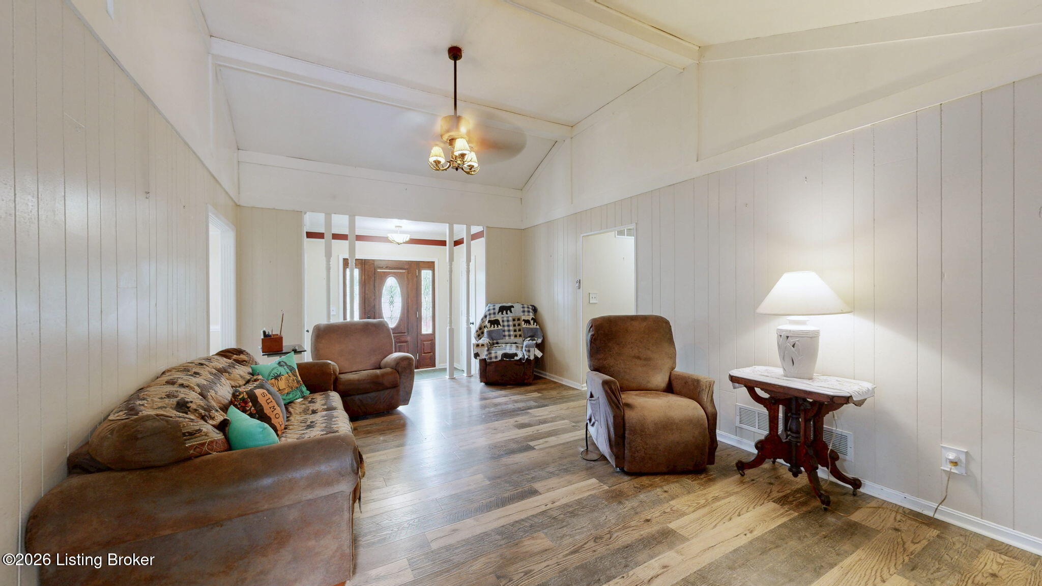 1103 Cliffwood Dr Property Photo 3