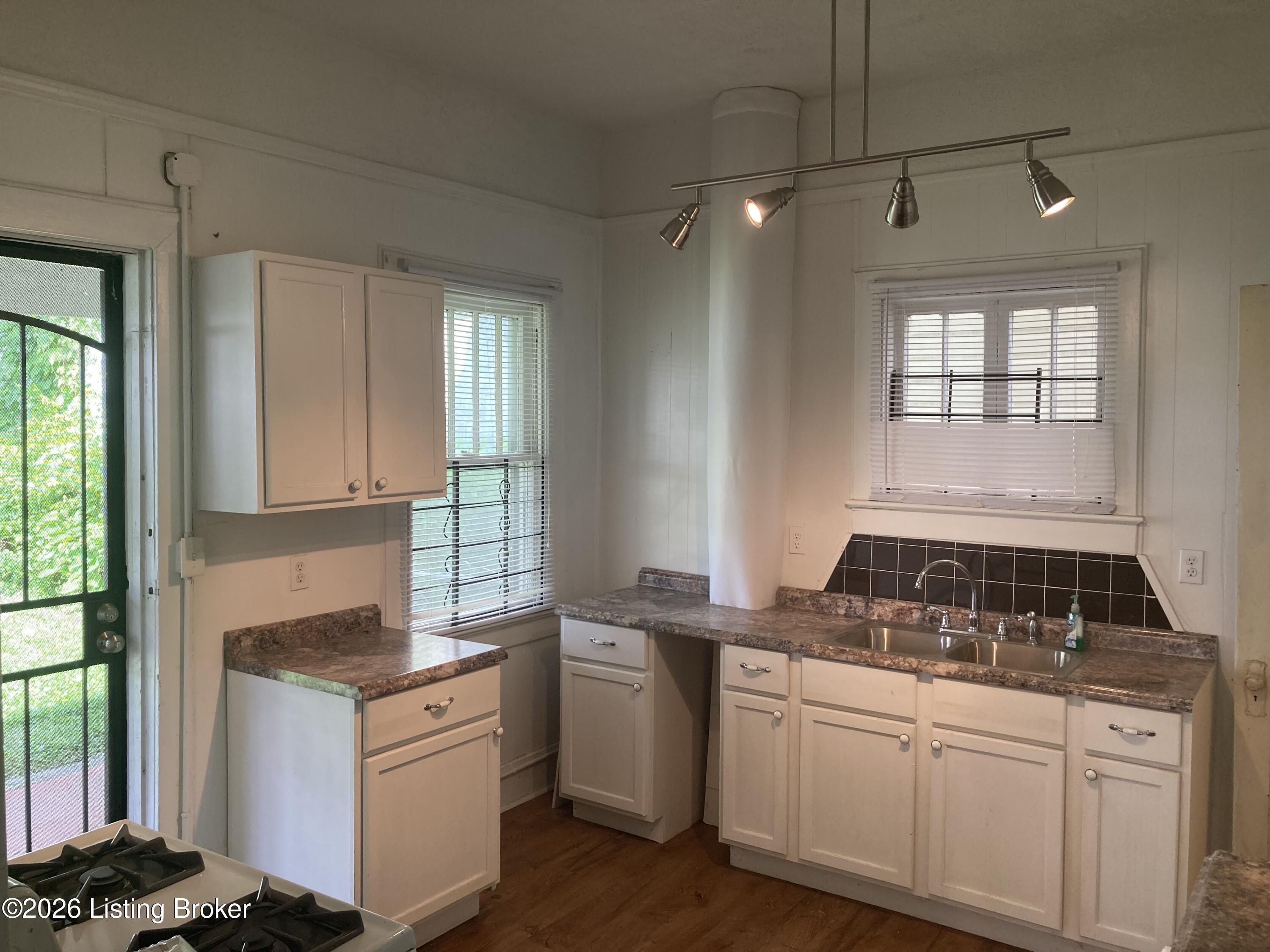 2519 Magazine St Property Photo 11