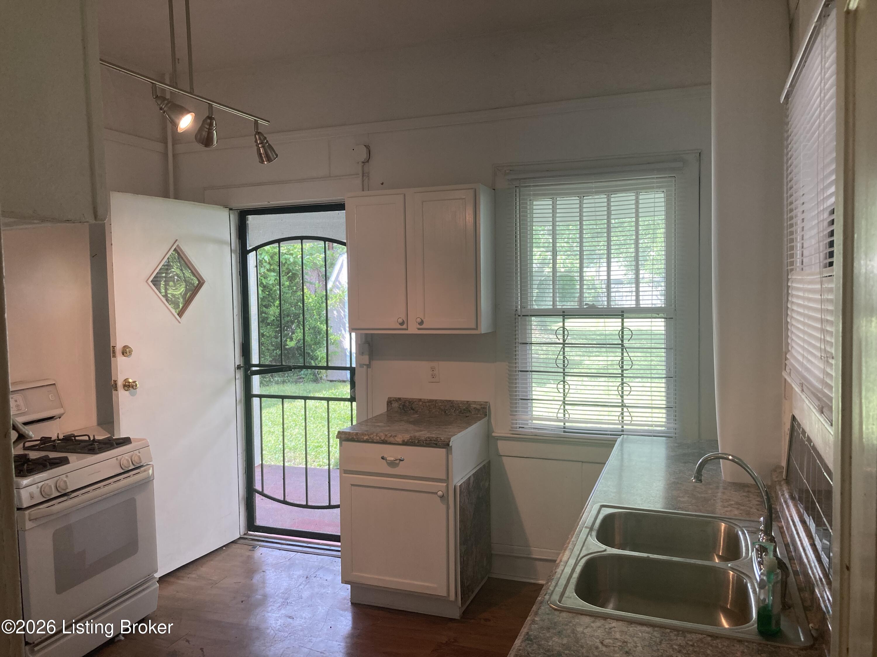 2519 Magazine St Property Photo 12
