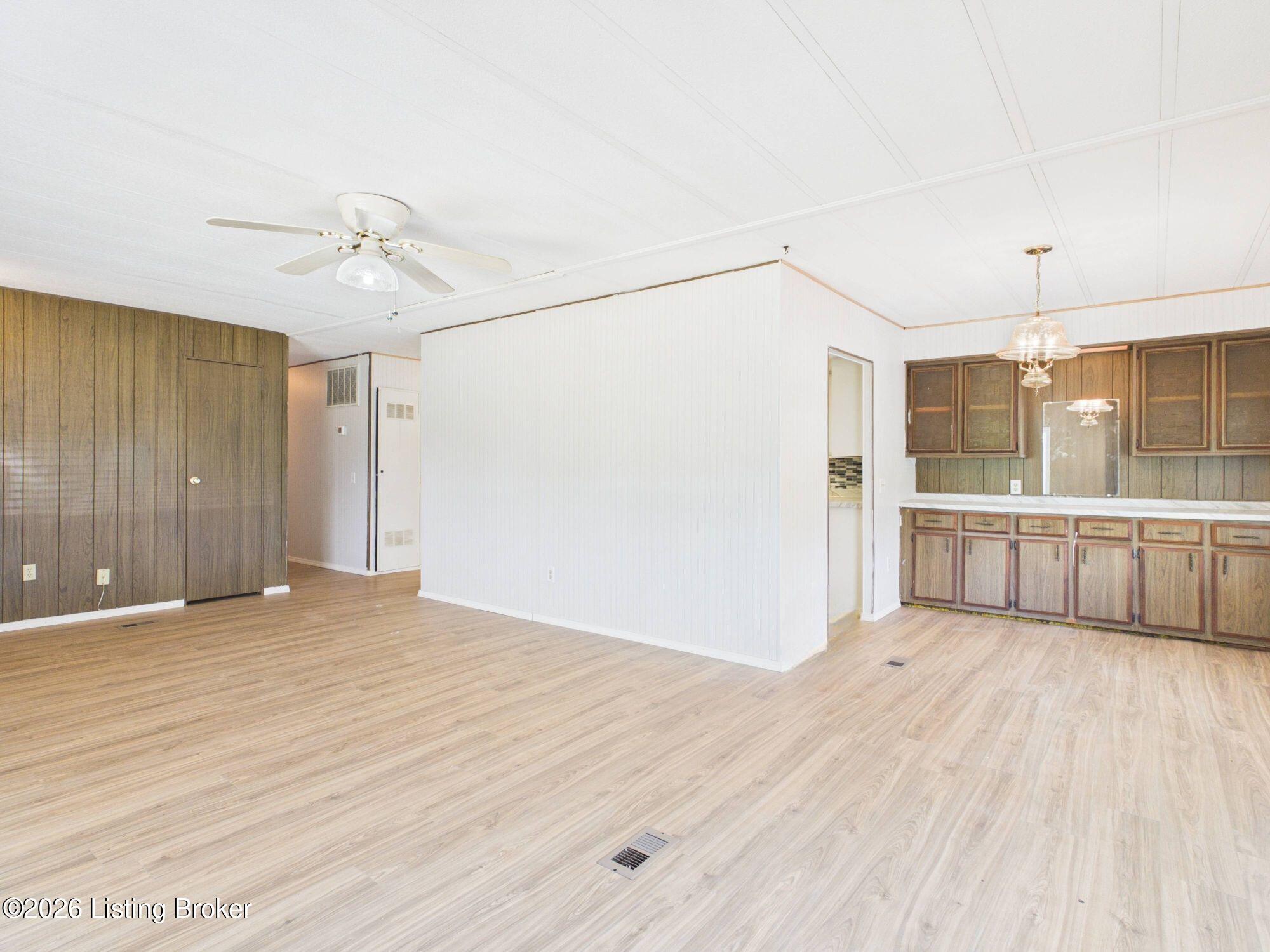 136 Beech Ct Property Photo 6