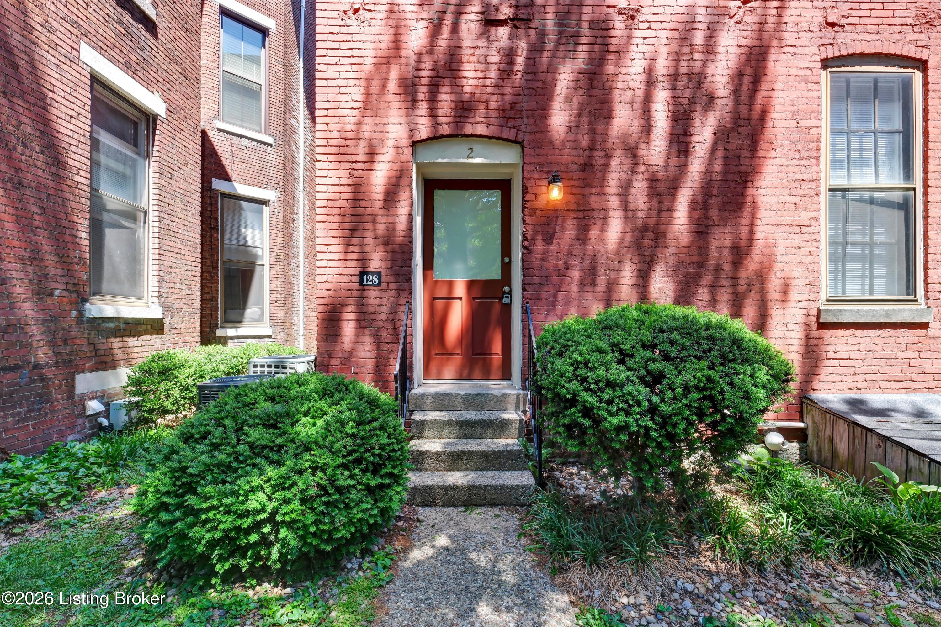 128 E Oak St Apt 2 Property Photo 6