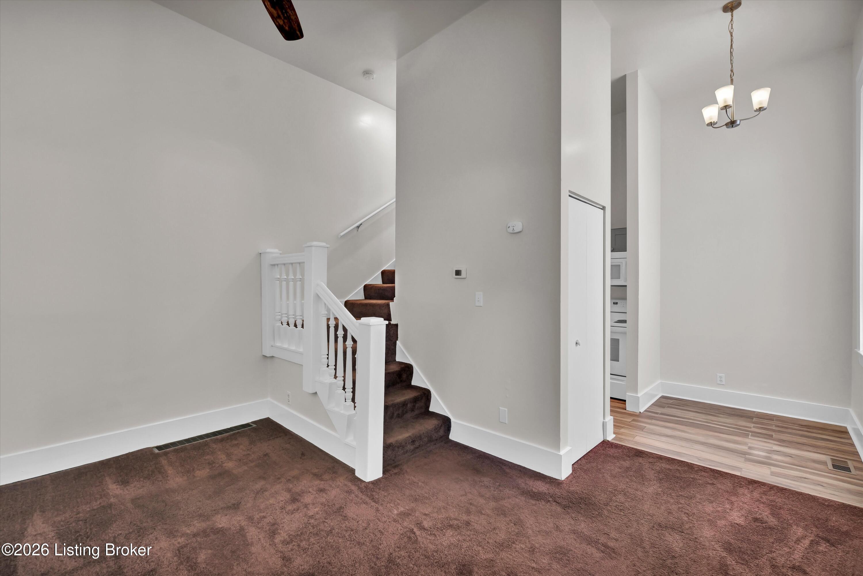 128 E Oak St Apt 2 Property Photo 7