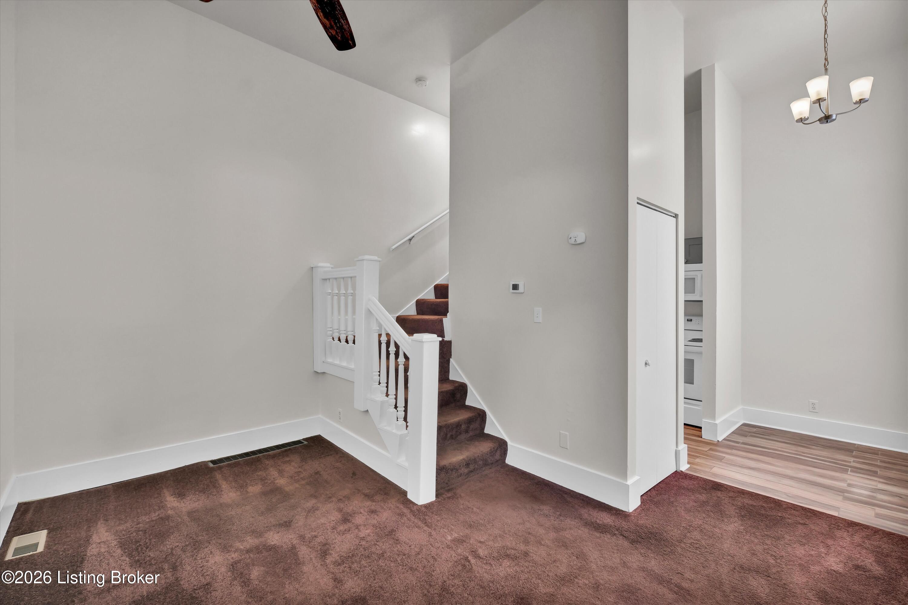 128 E Oak St Apt 2 Property Photo 8