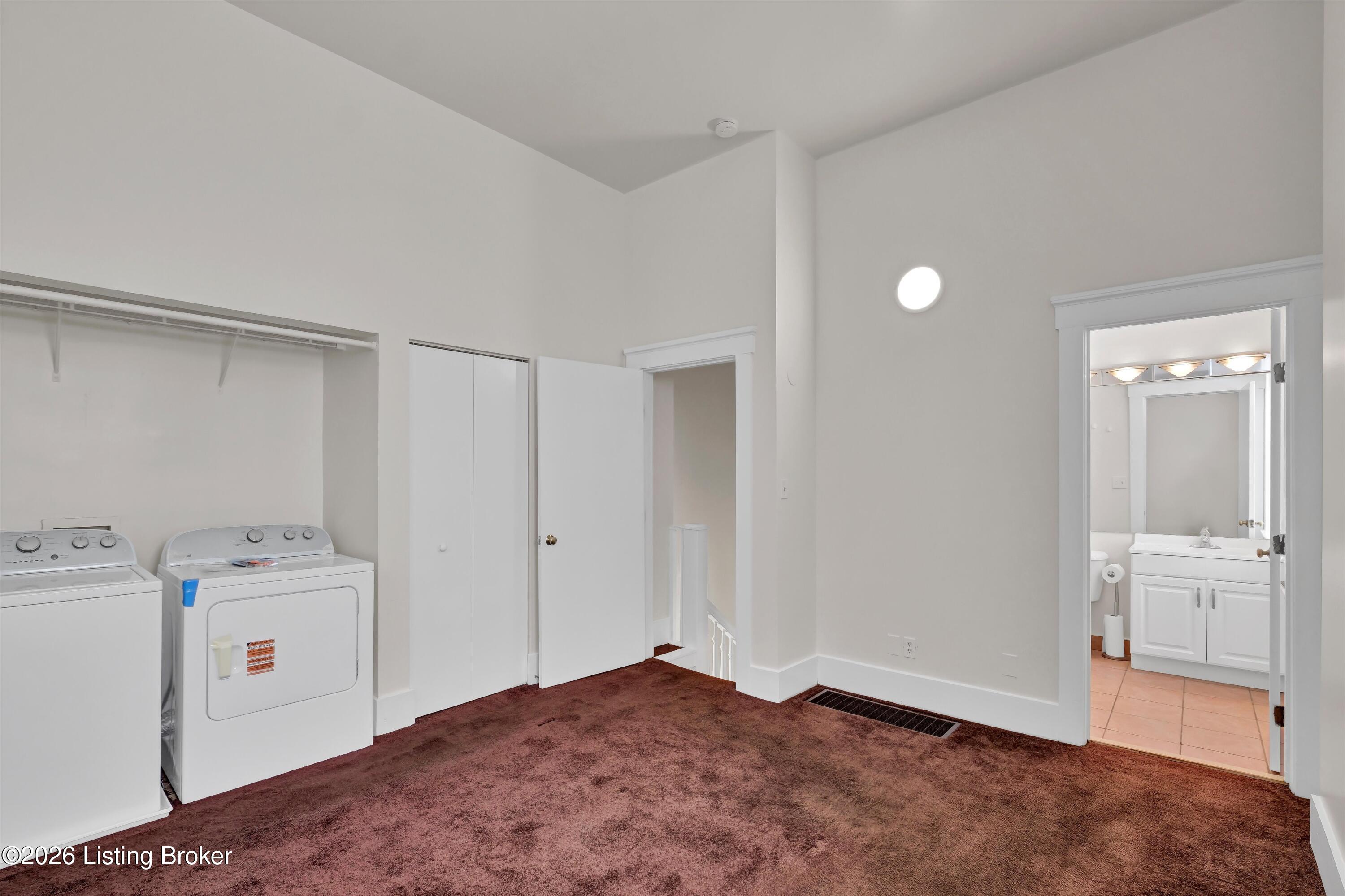 128 E Oak St Apt 2 Property Photo 25