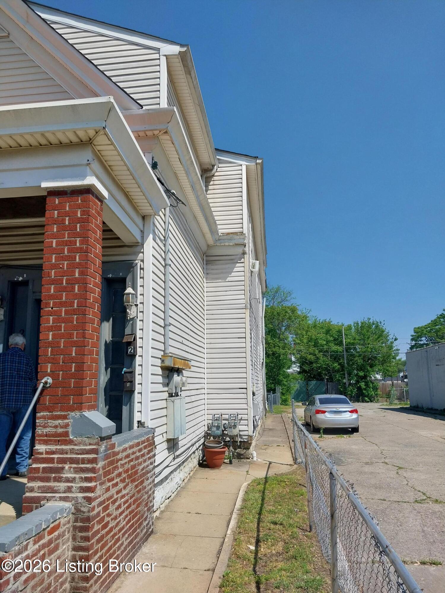 2611 W Market St Property Photo 2