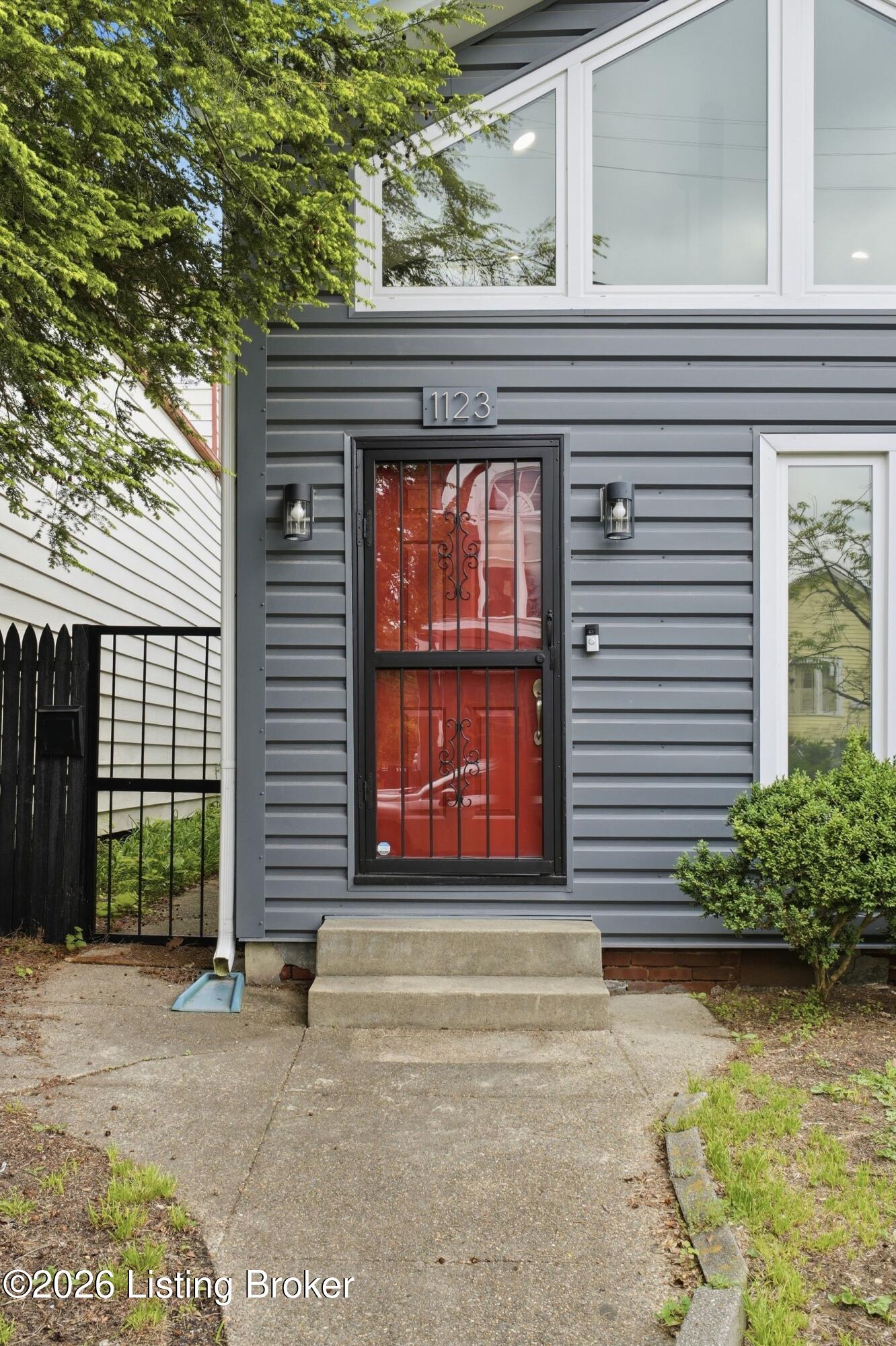1123 Rogers St Property Photo 4
