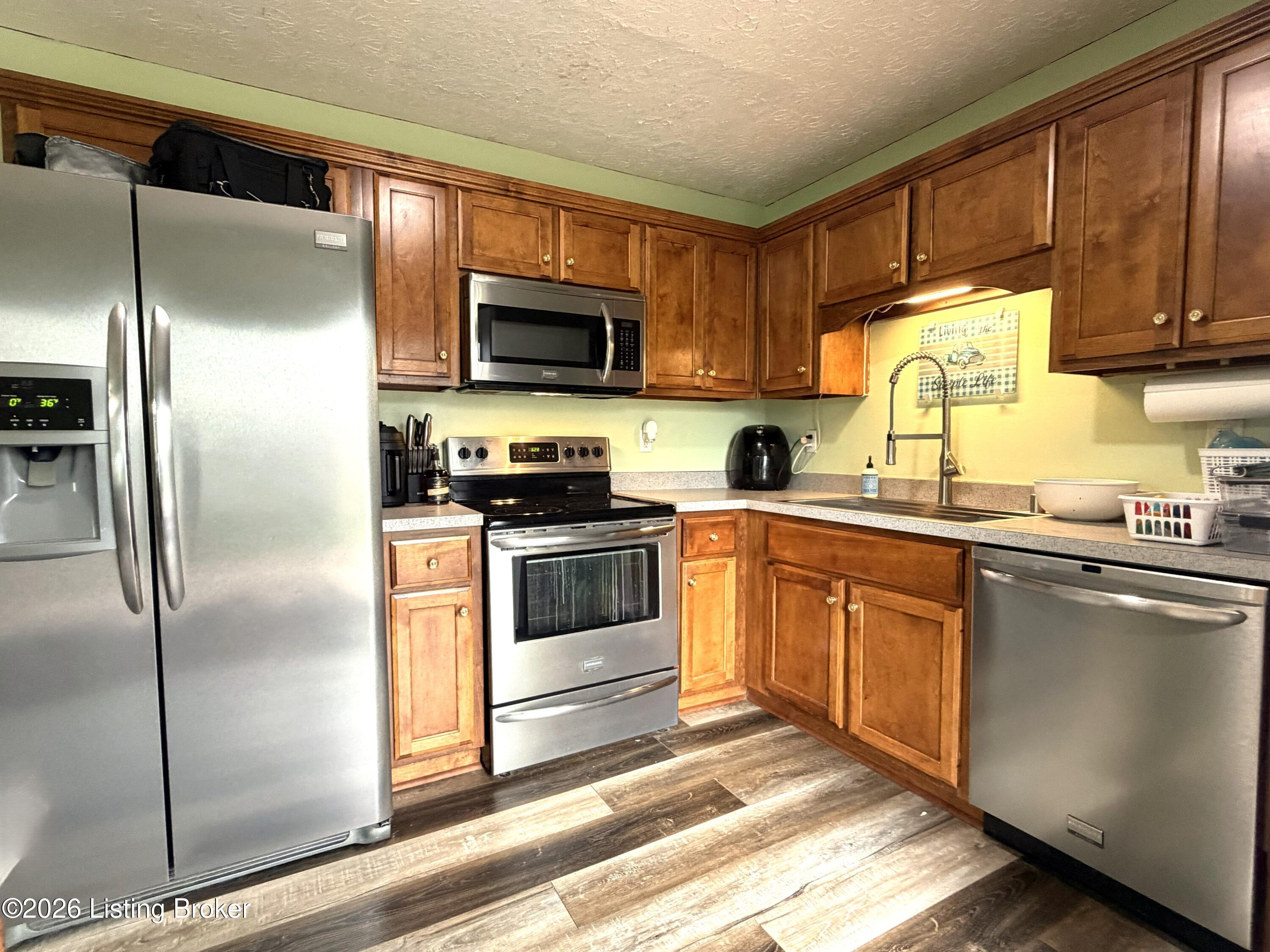108 Pecan Dr Property Photo 3