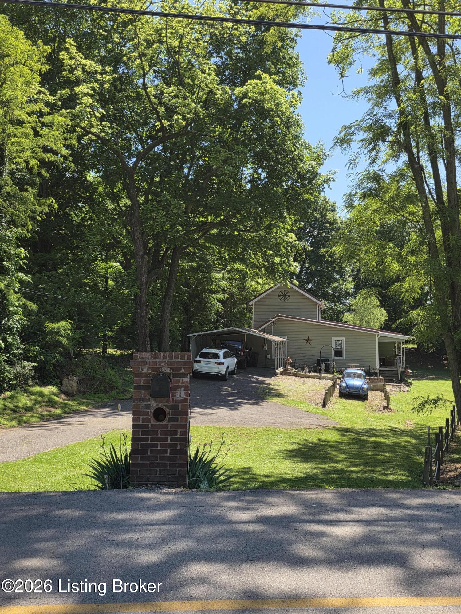 3981 Woodlawn Rd Property Photo 3