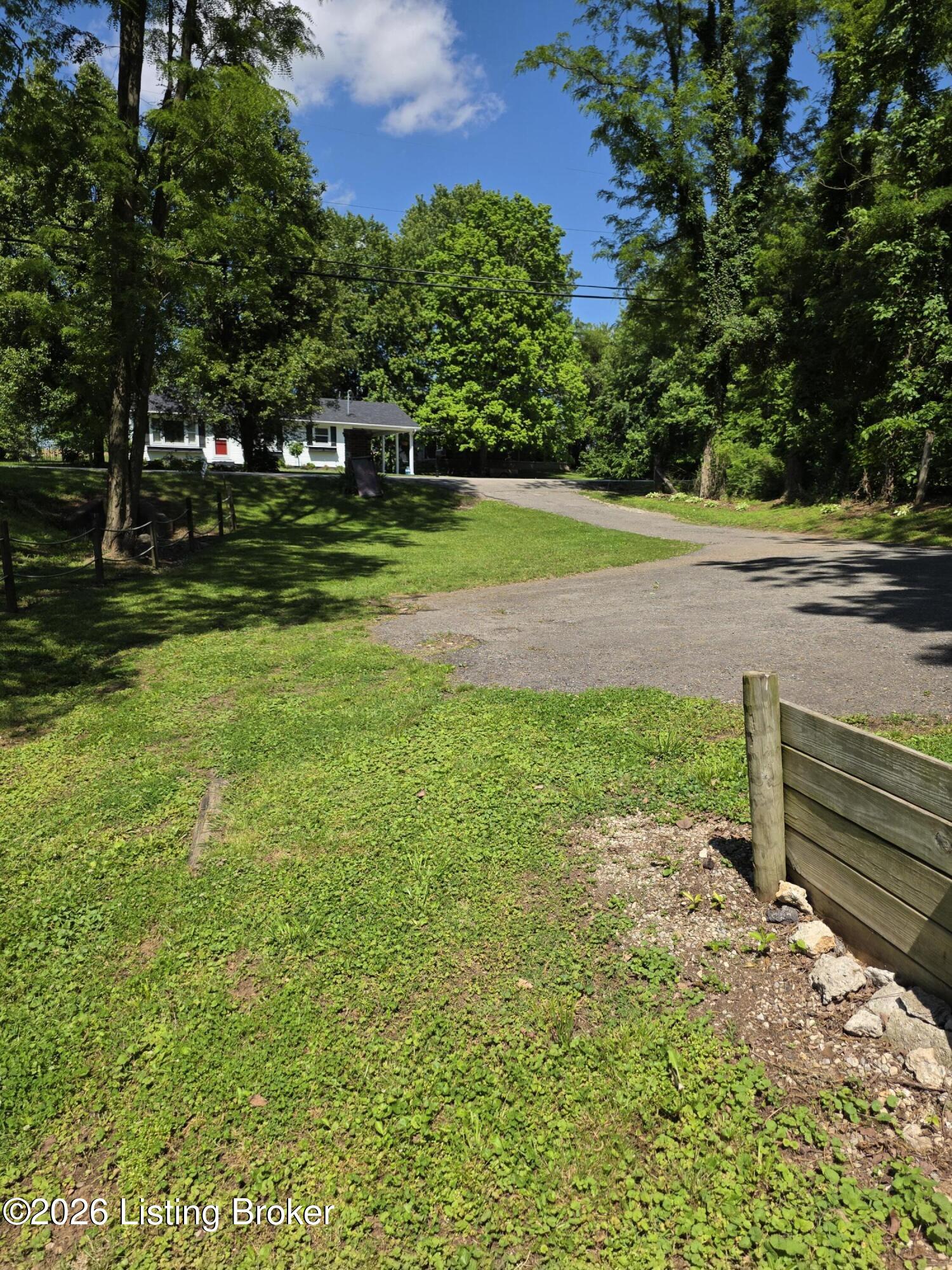3981 Woodlawn Rd Property Photo 5