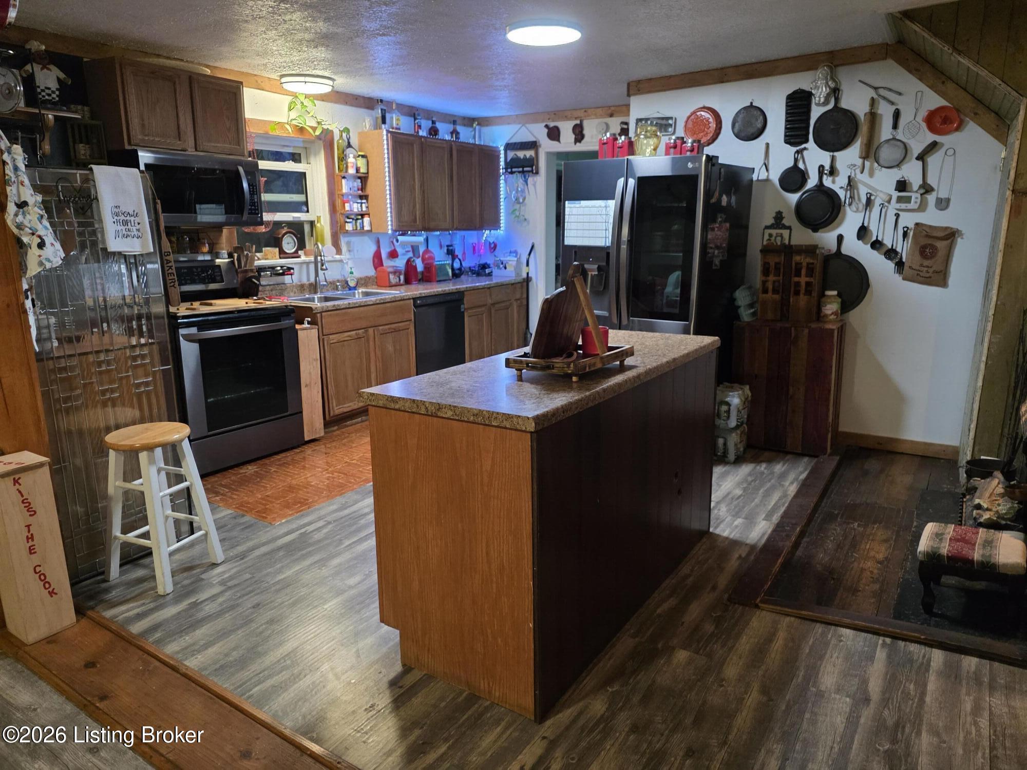 3981 Woodlawn Rd Property Photo 9