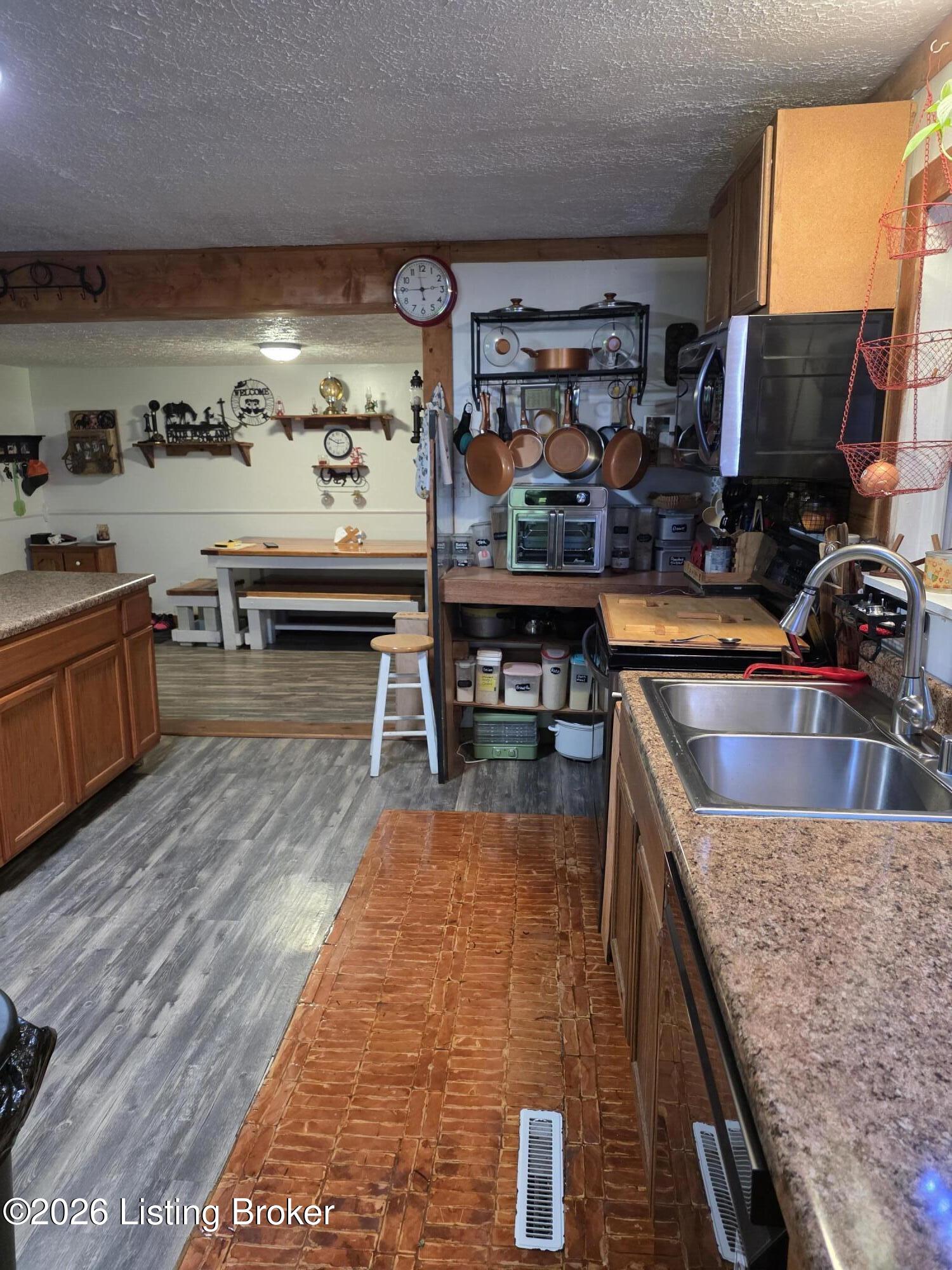 3981 Woodlawn Rd Property Photo 11