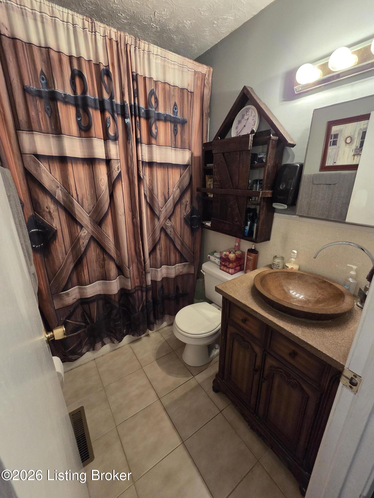 3981 Woodlawn Rd Property Photo 16
