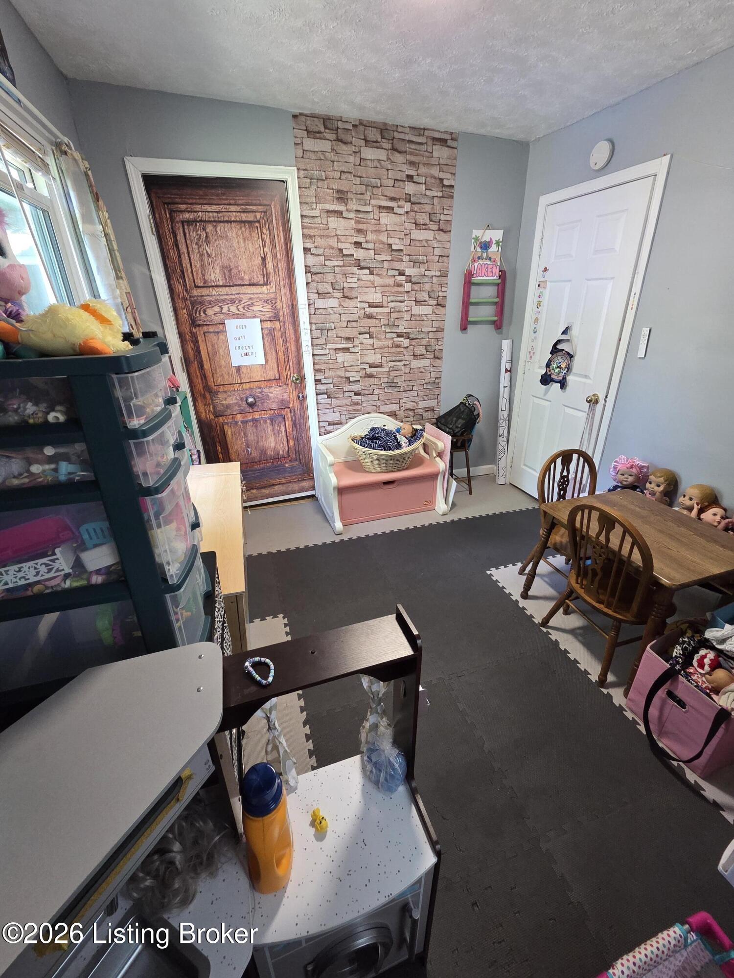 3981 Woodlawn Rd Property Photo 18