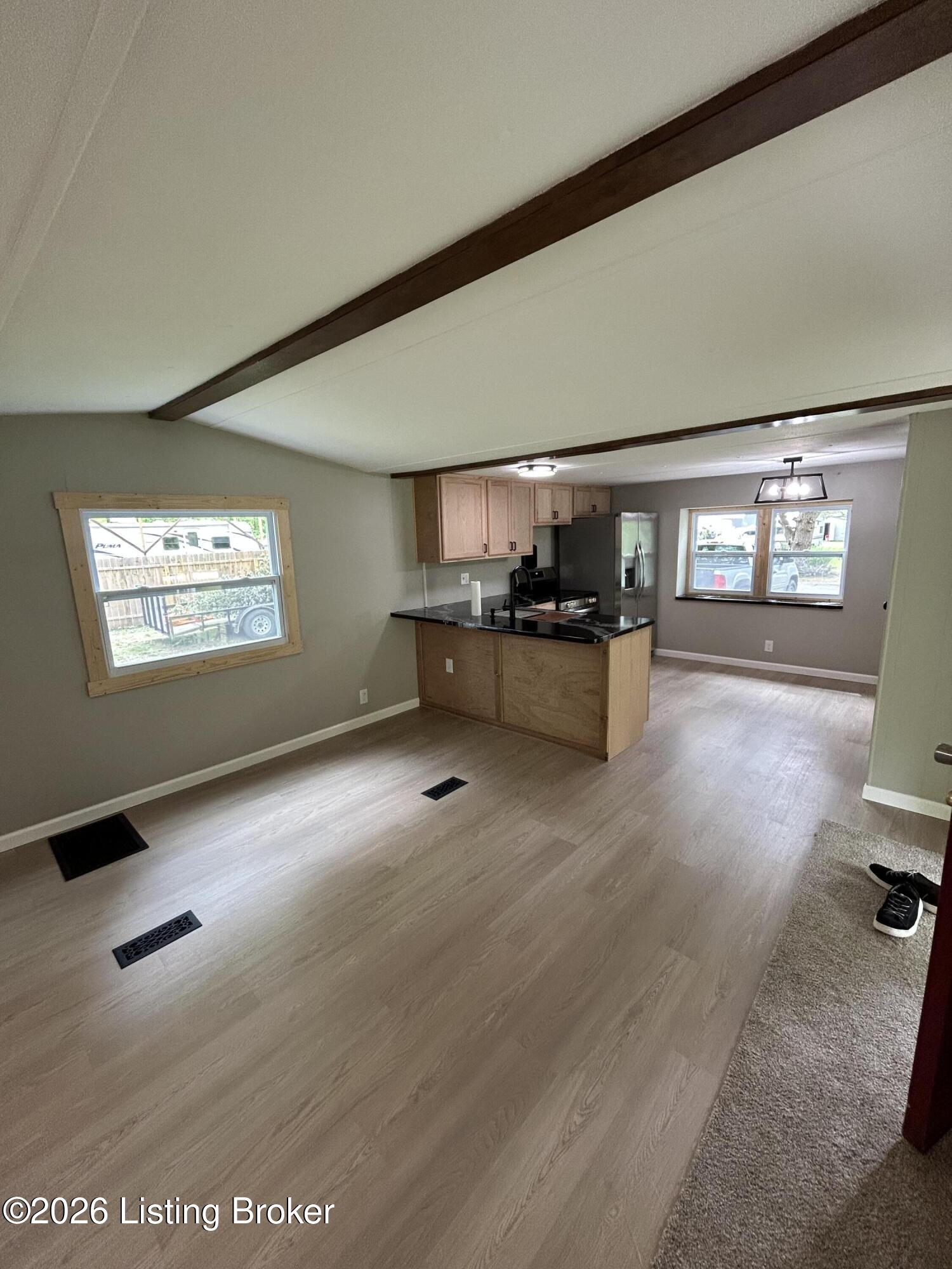 635 River Rd Property Photo 4