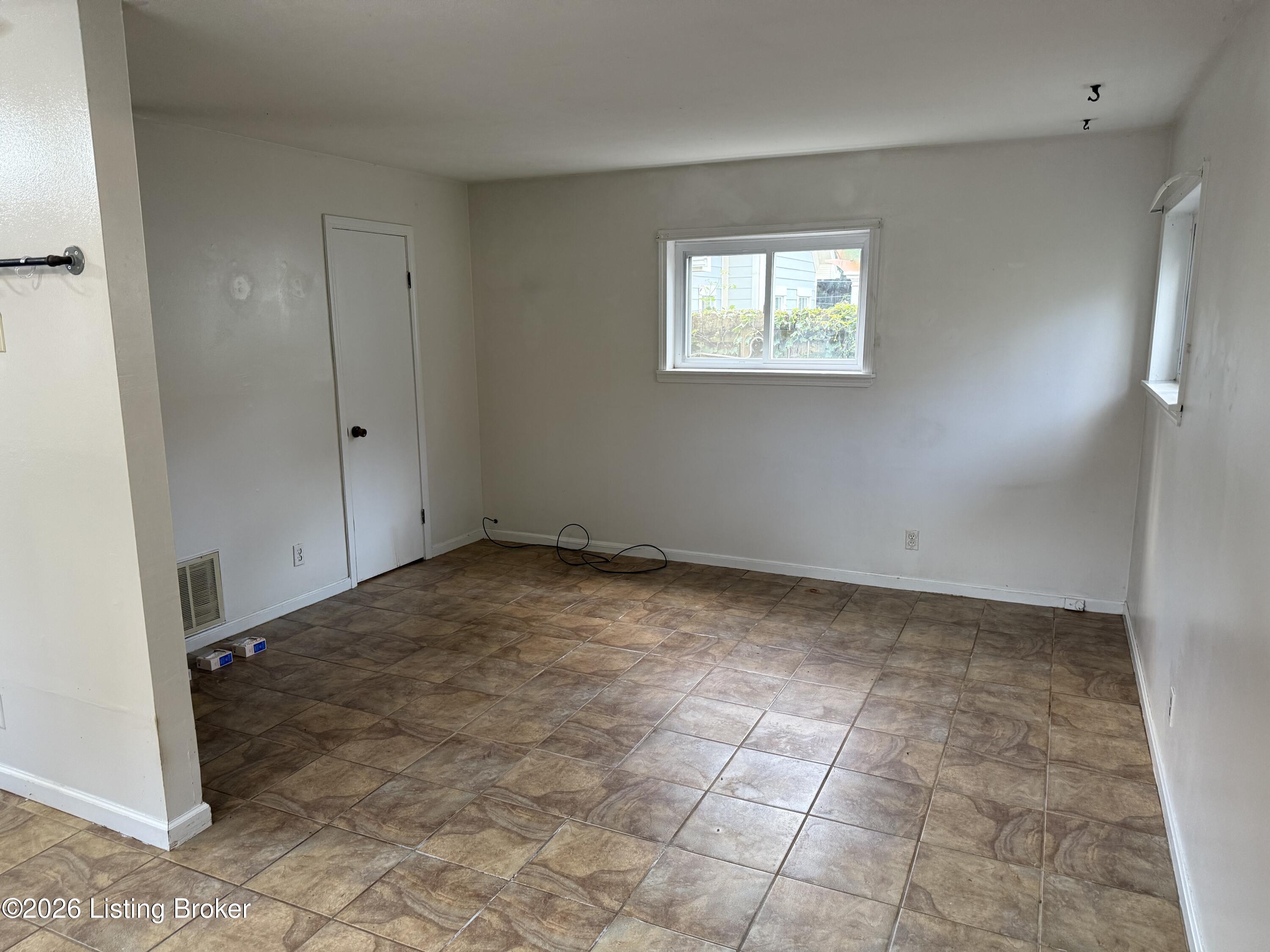 2044 Midland Ave Property Photo 15