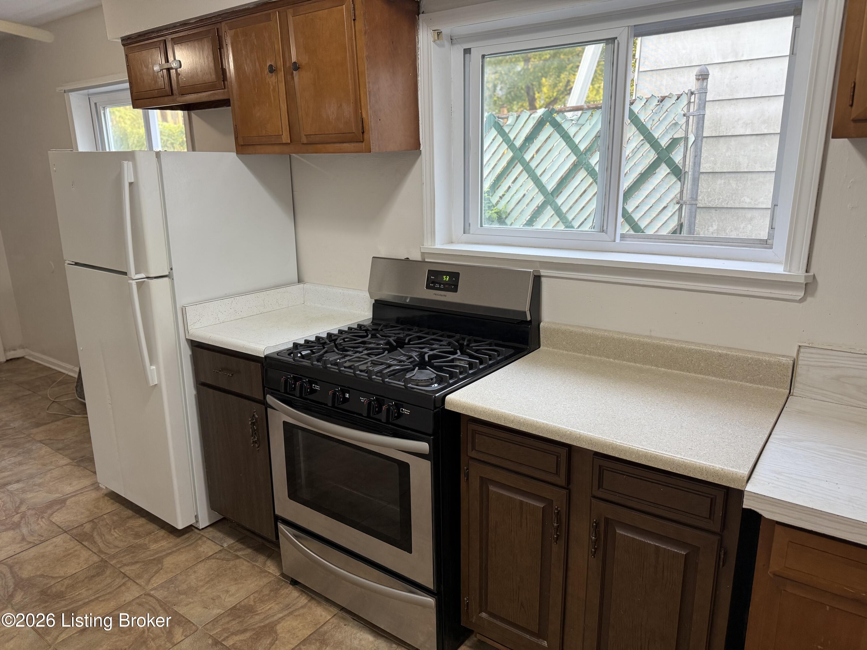 2044 Midland Ave Property Photo 16