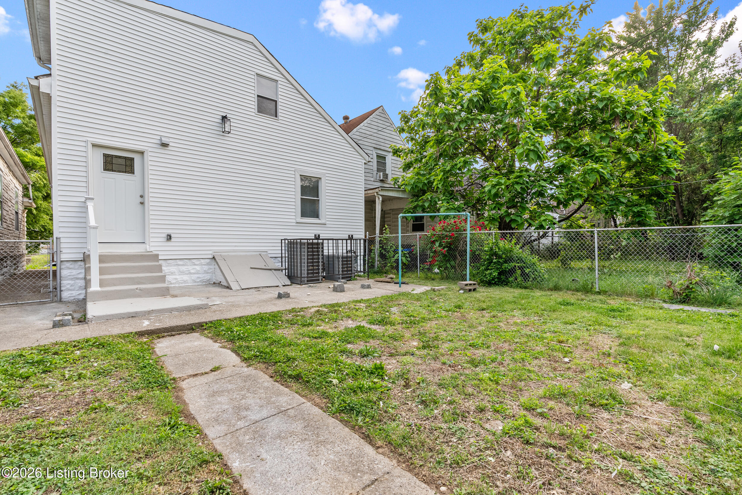 2303 Greenwood Ave Property Photo 21