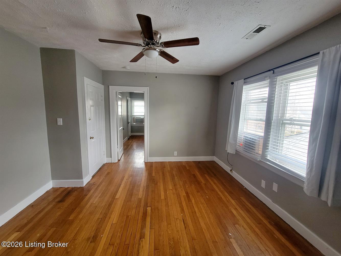 106 Crestwood Ave Property Photo 3