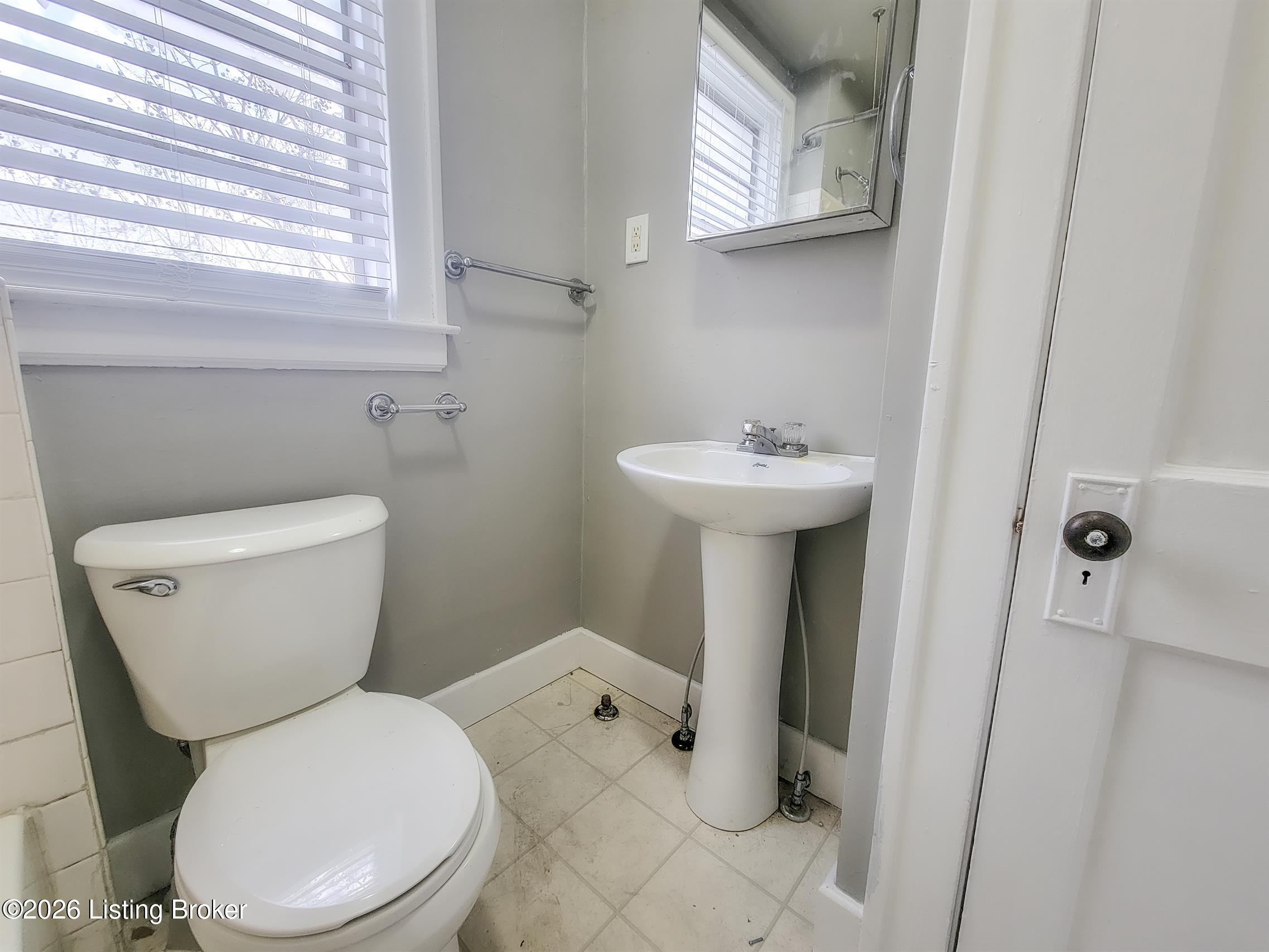 106 Crestwood Ave Property Photo 6