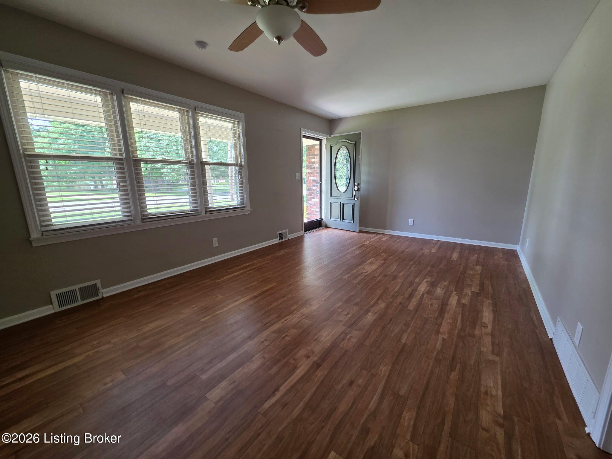 309 E Grundy Ave Property Photo 3