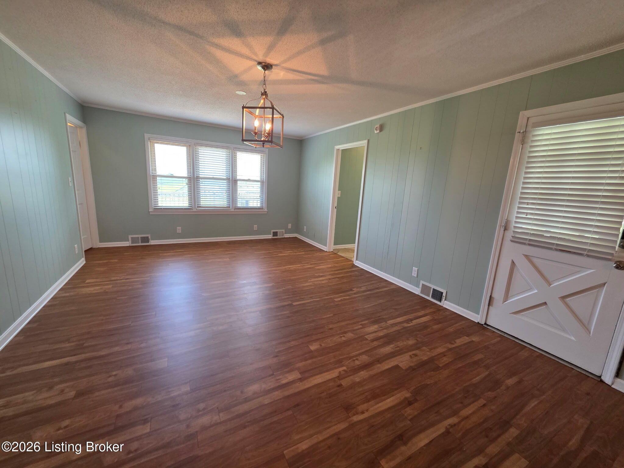 309 E Grundy Ave Property Photo 5