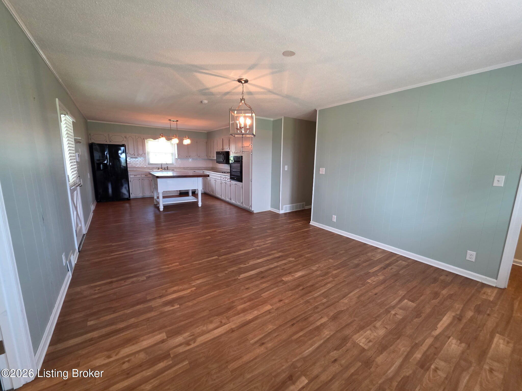 309 E Grundy Ave Property Photo 6