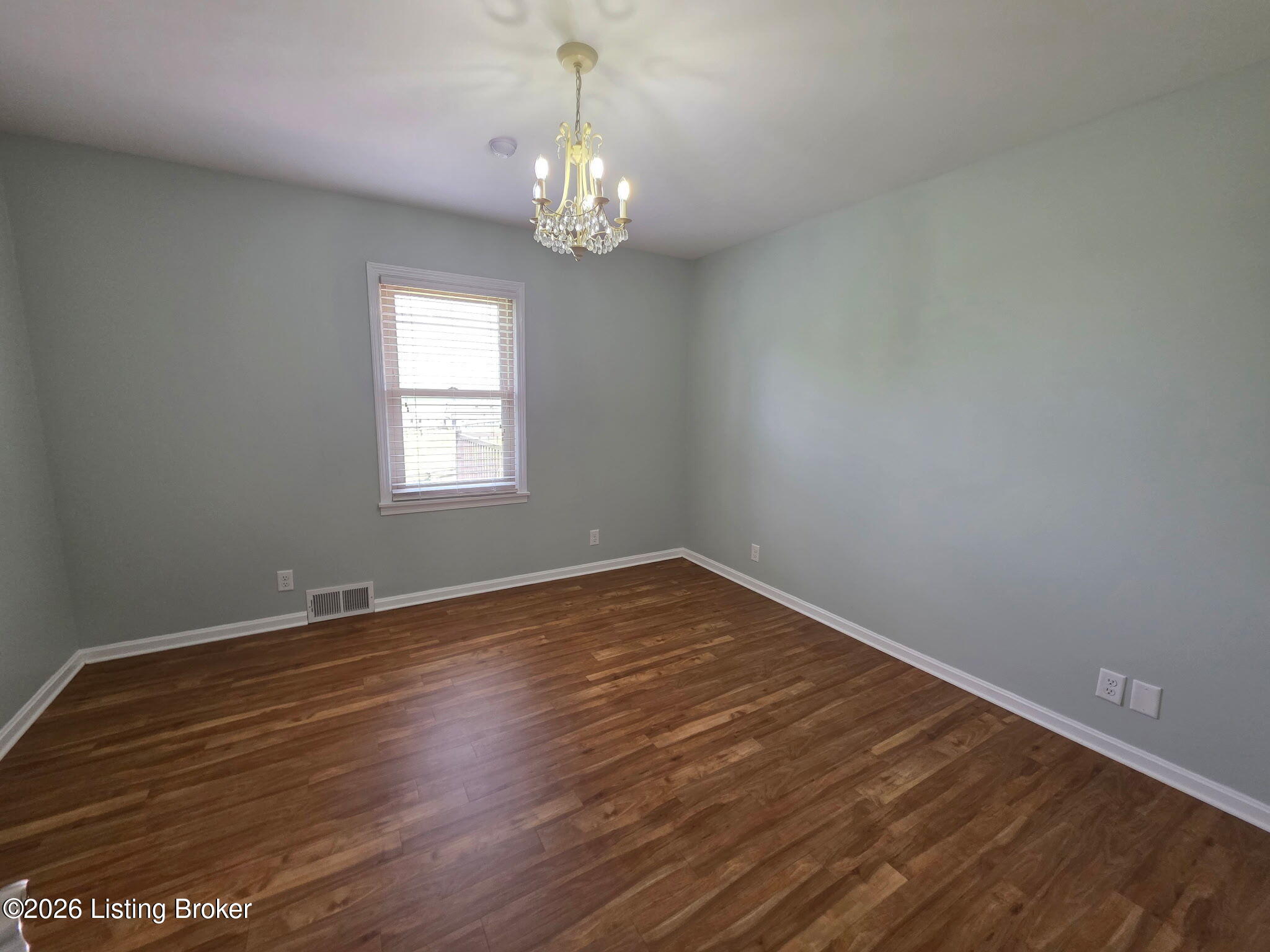 309 E Grundy Ave Property Photo 7