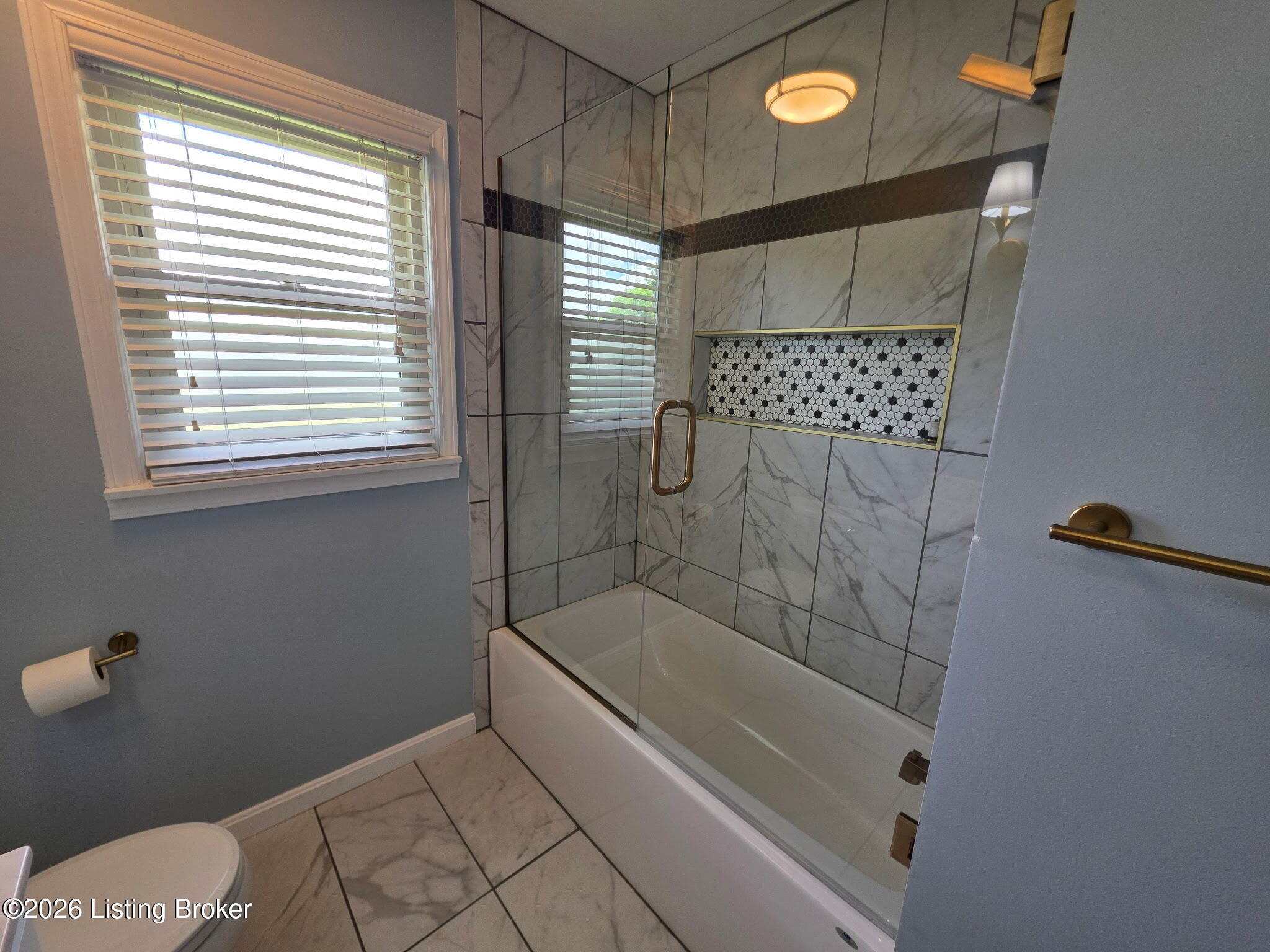 309 E Grundy Ave Property Photo 9