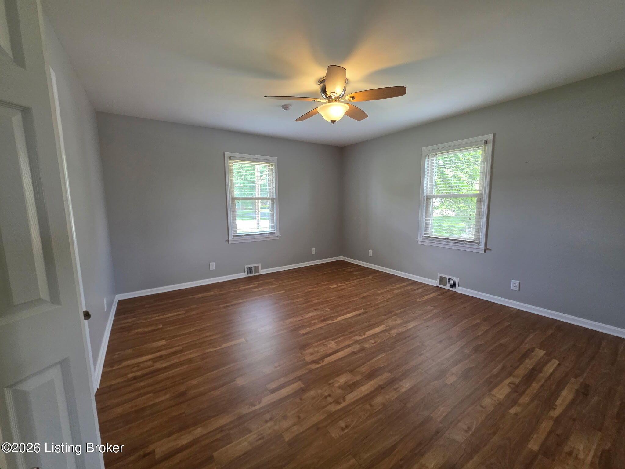 309 E Grundy Ave Property Photo 11