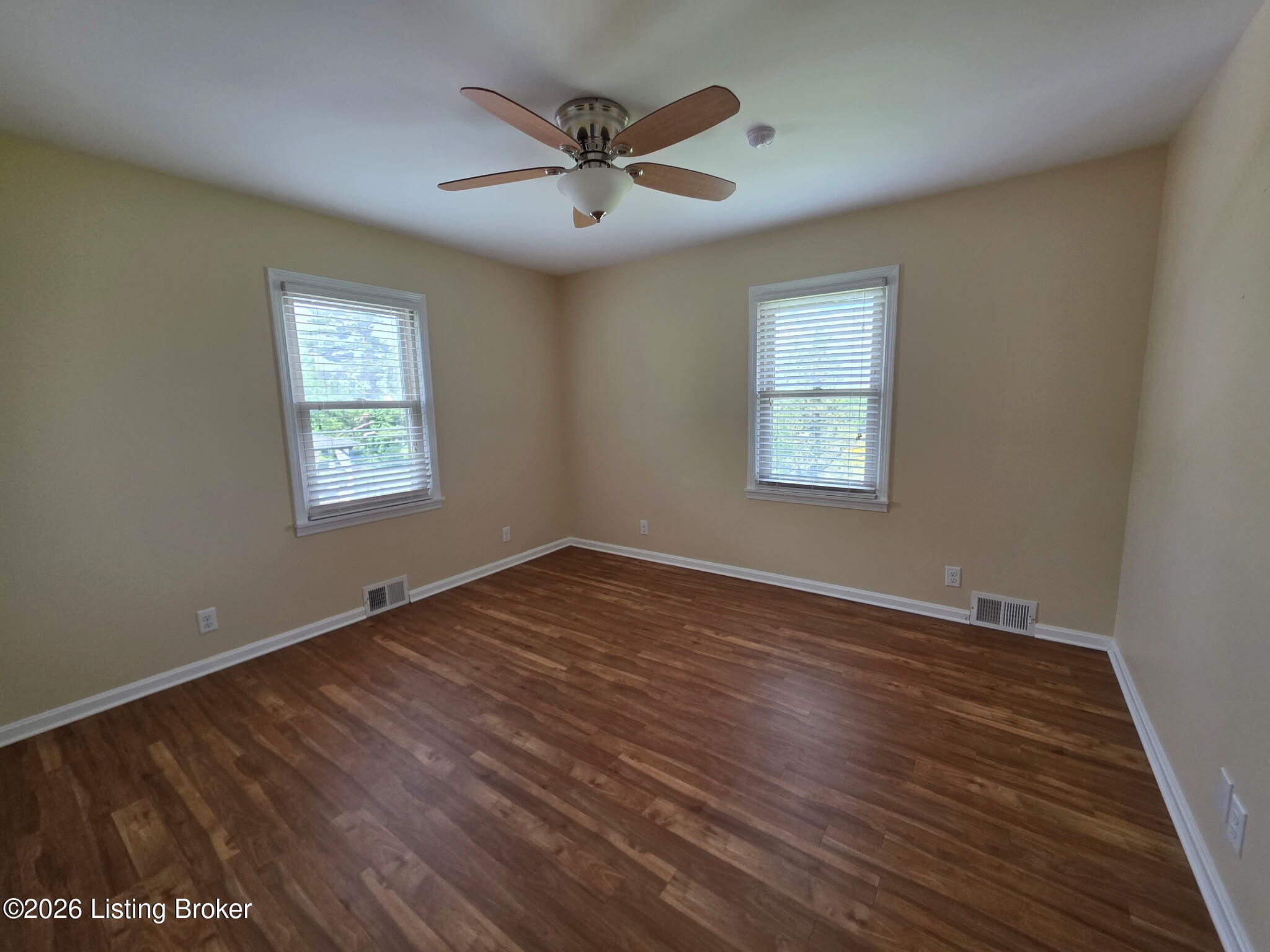 309 E Grundy Ave Property Photo 12