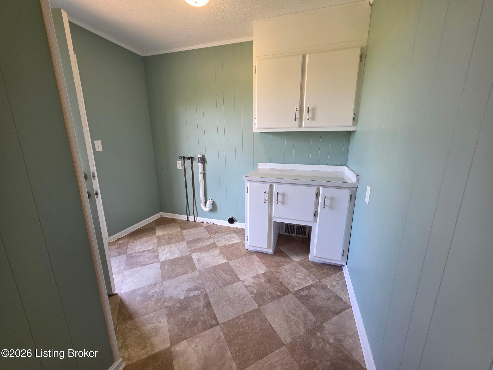 309 E Grundy Ave Property Photo 14
