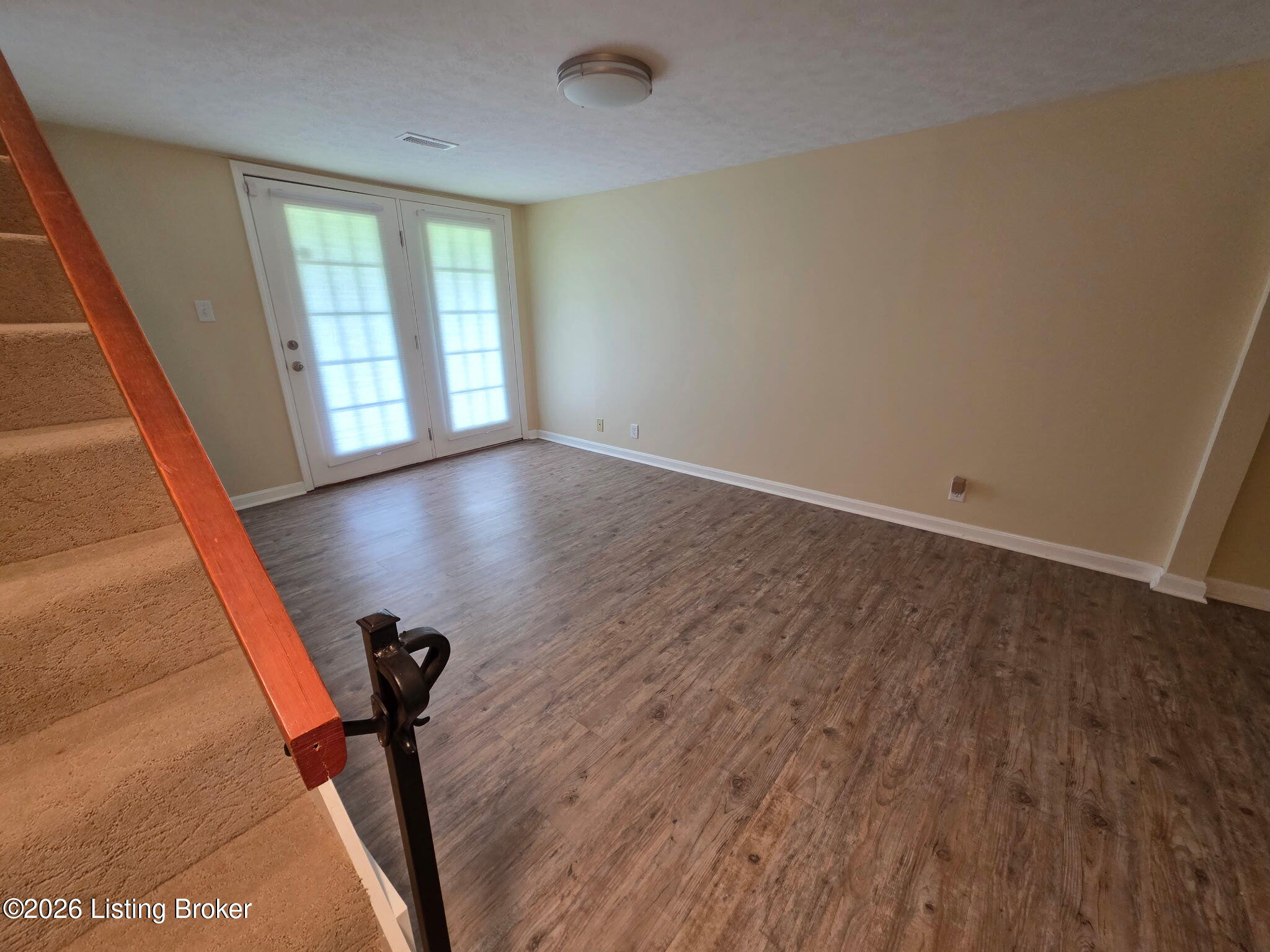 309 E Grundy Ave Property Photo 15