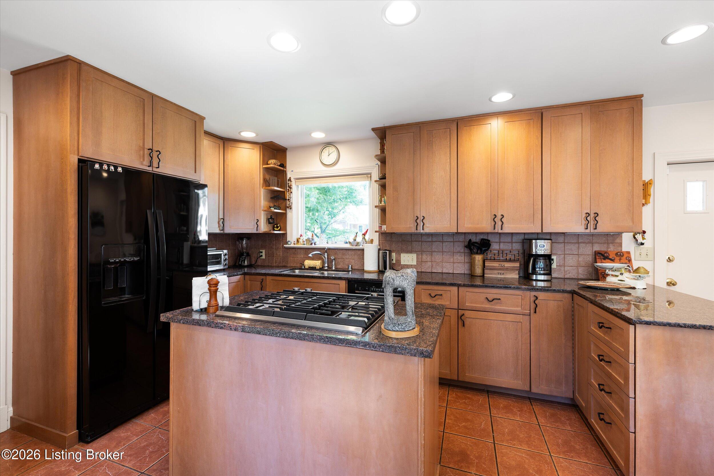2020 Winston Ave Property Photo 17