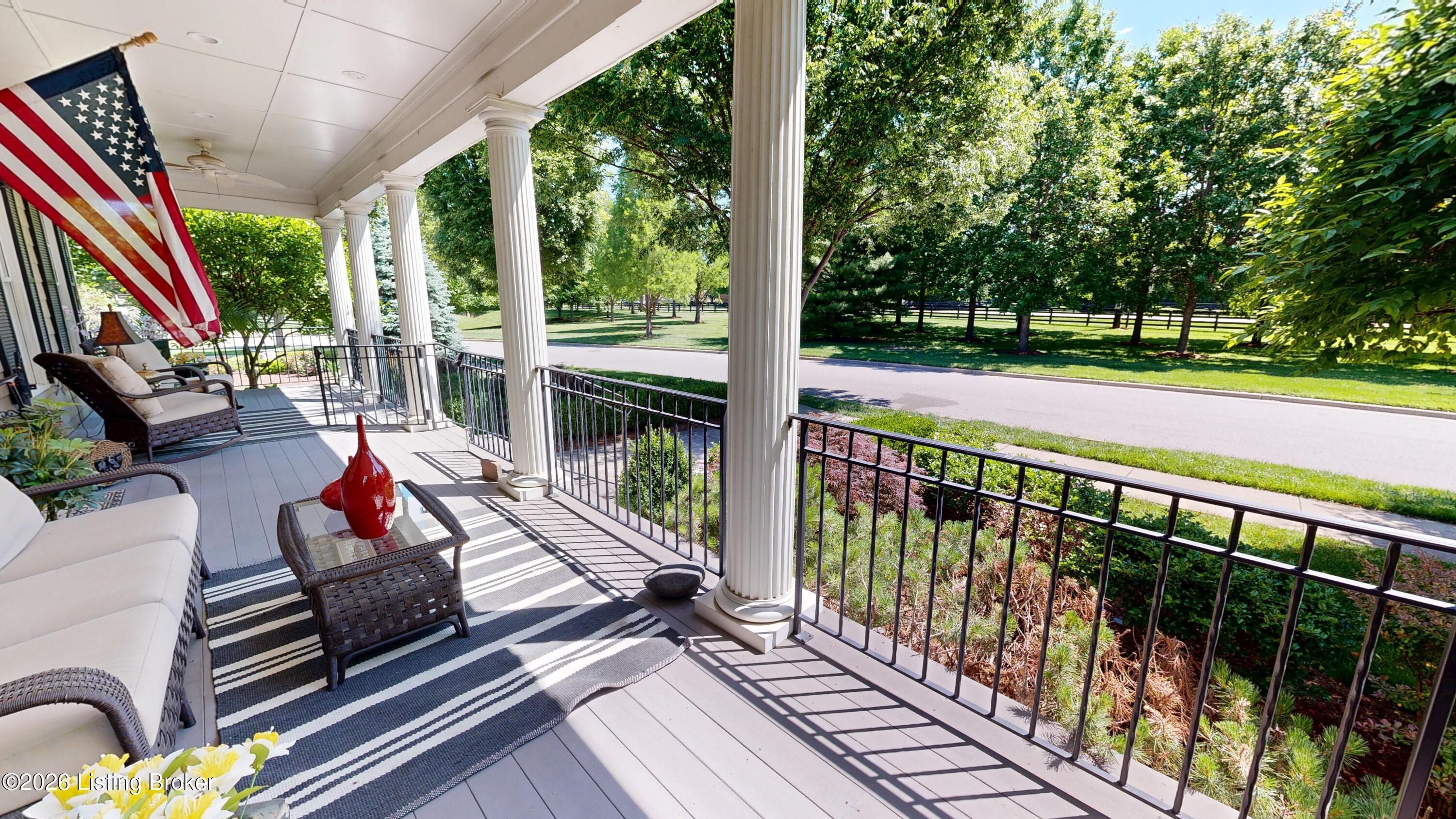 10602 Kings Crown Dr Property Photo 5