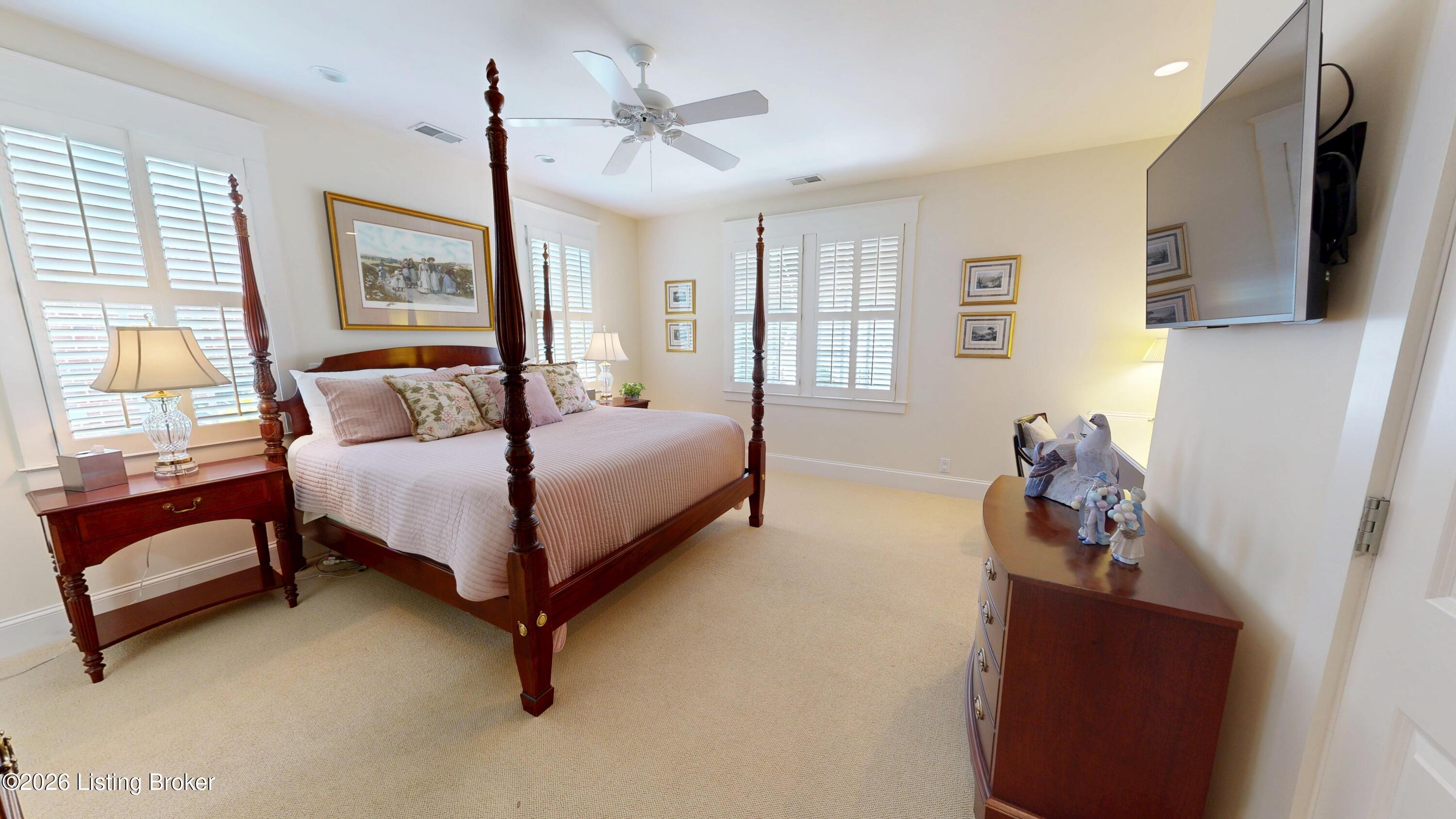 10602 Kings Crown Dr Property Photo 25
